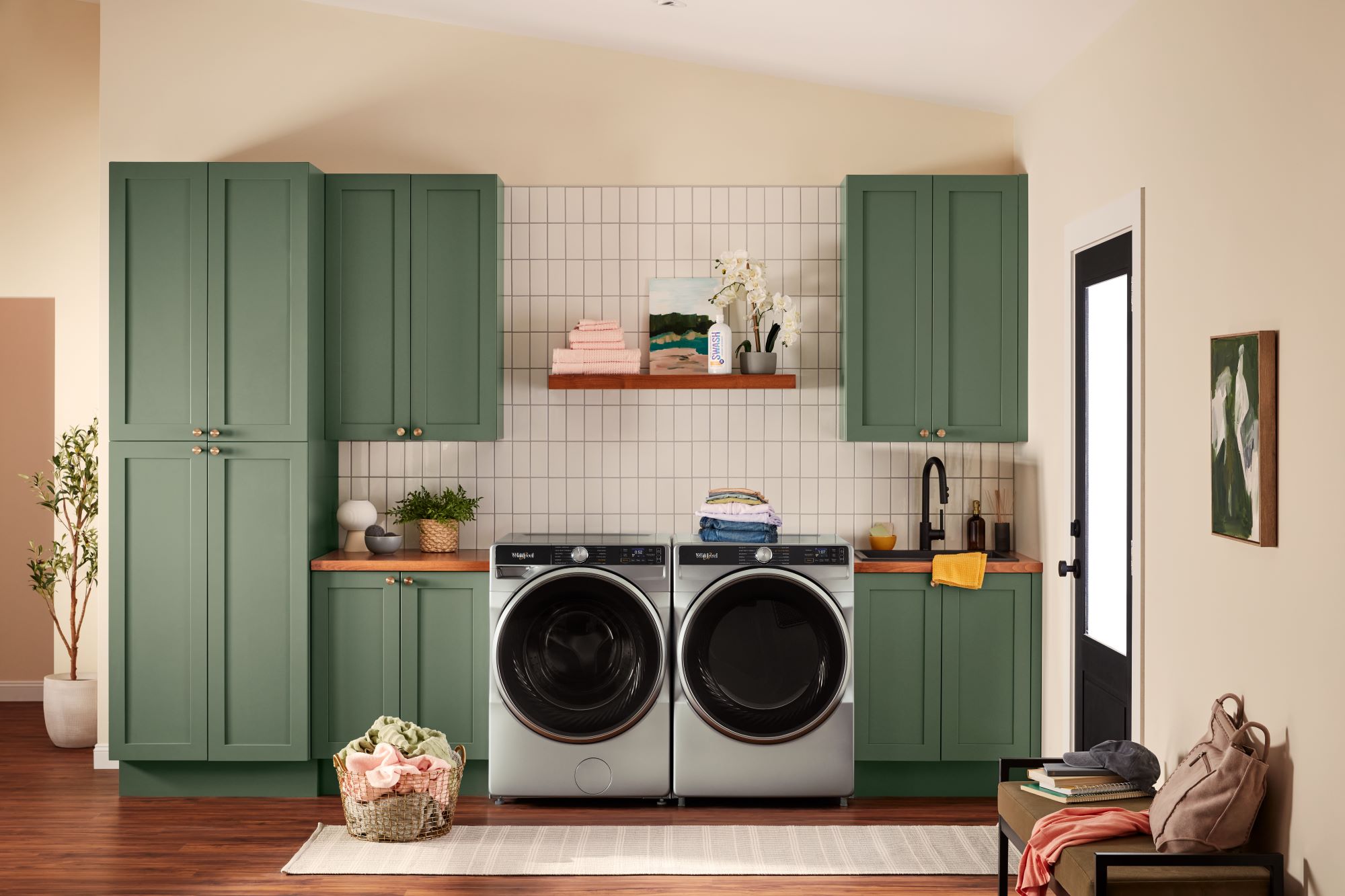 Secadora de gas Whirlpool de 7.4 pies cúbicos apilable con ciclo de vapor portátil y compatible con tecnología inteligente (Plata Radiante)