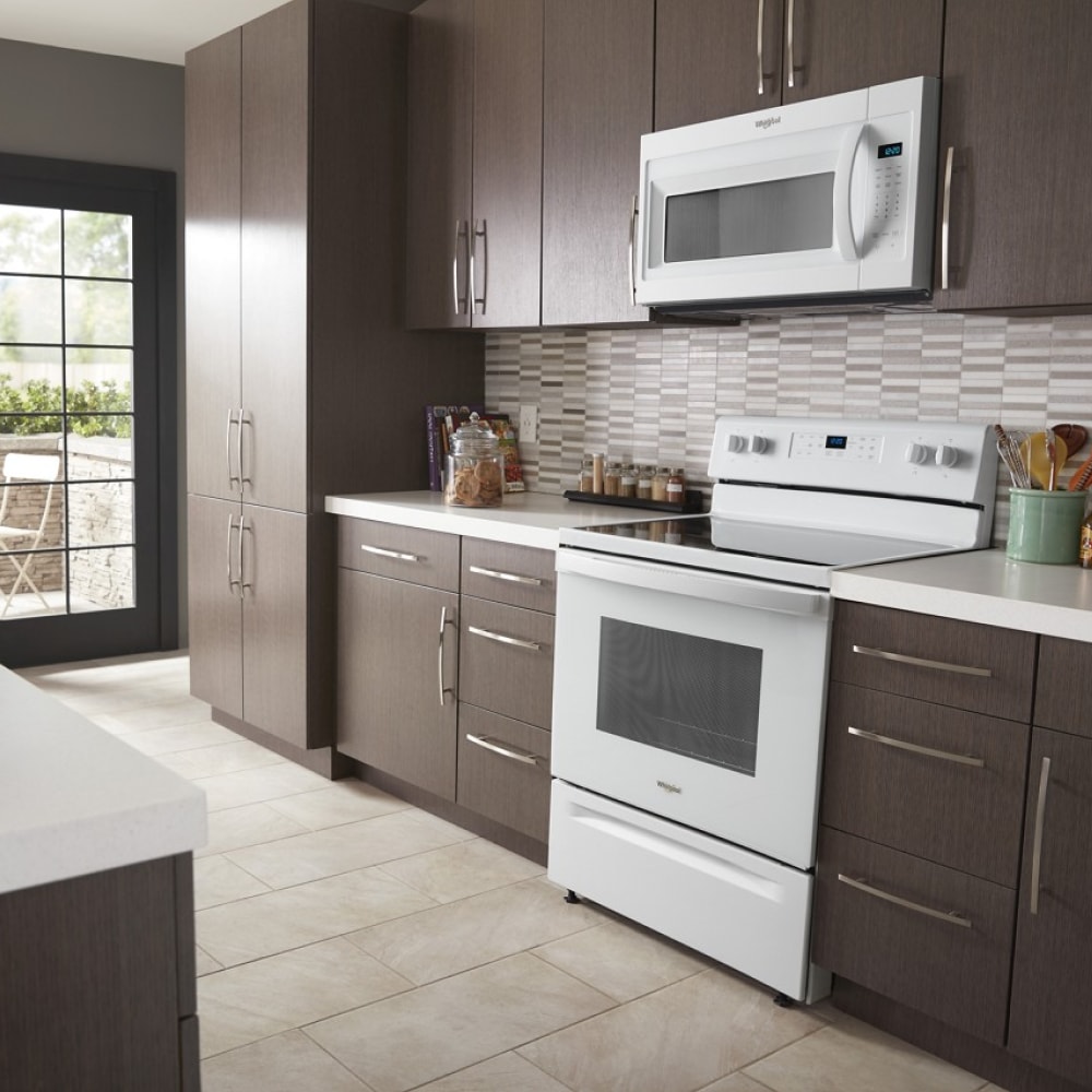 Horno de Microondas de 1.7 pies cúbicos en color Blanco de 29.94 pulgadas para montar sobre la estufa con ventilador de 2 velocidades Whirlpool