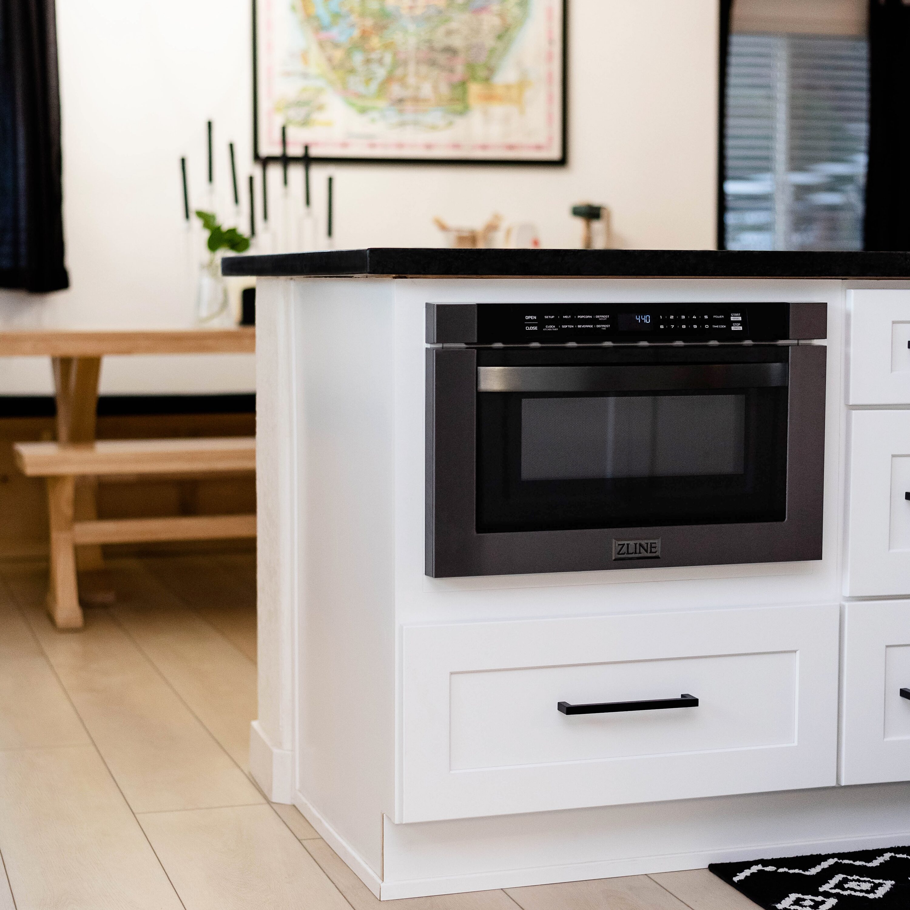 Cajón de microondas ZLINE KITCHEN & BATH de 23.5 pulgadas con capacidad de 1.2 pies cúbicos y 1000 watts (acero inoxidable negro, mango moderno) MWD-1-BS