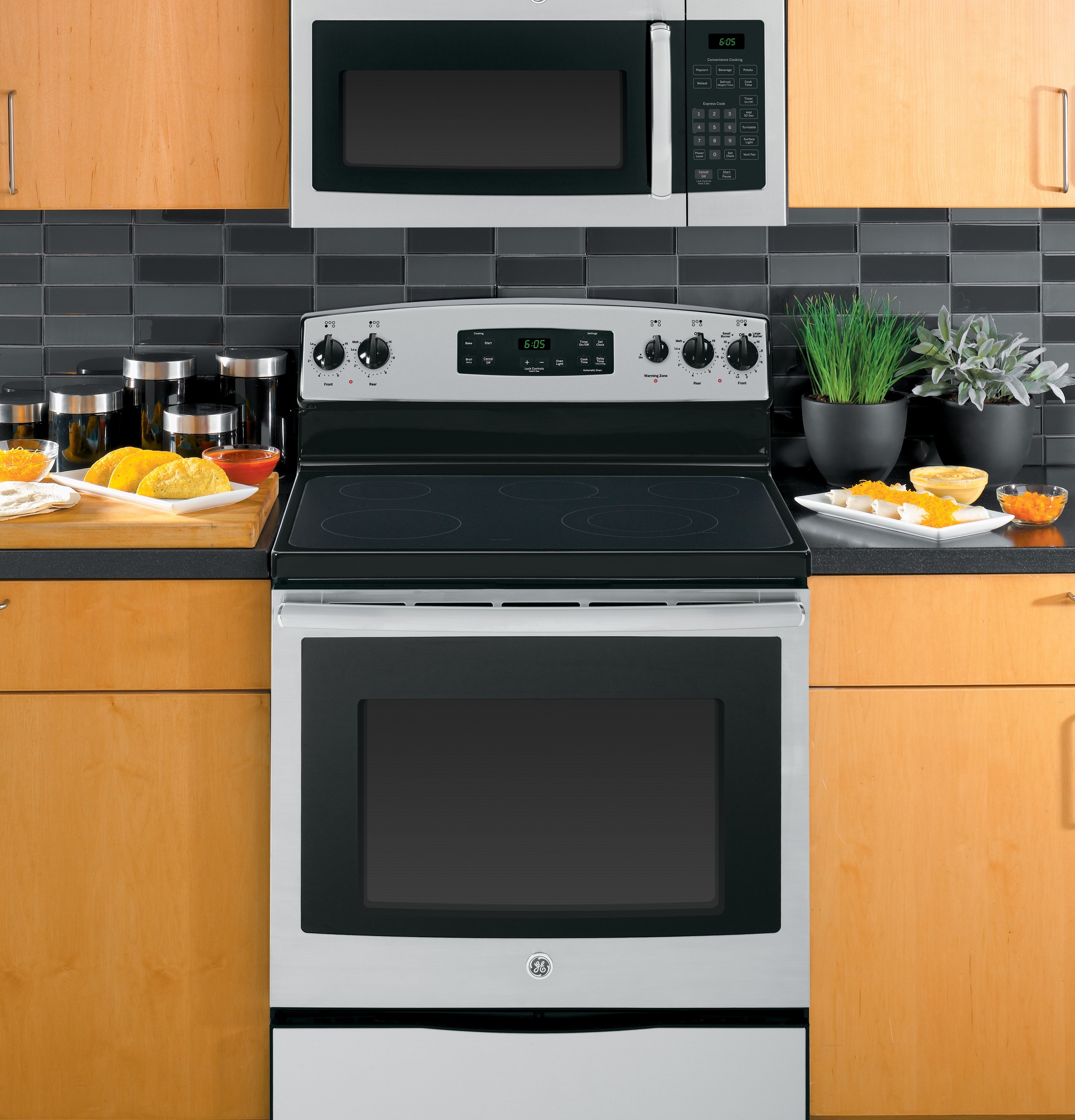 Horno de microondas sobre la estufa de 1.6 pies cúbicos y 29.9 pulgadas ( Acero inoxidable ) GE JVM3160RFSS
