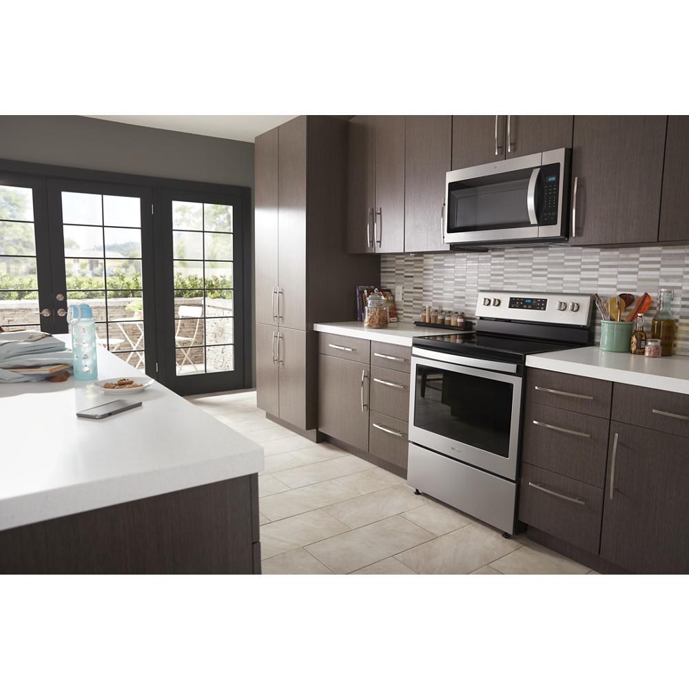 Microondas de 2 velocidades Whirlpool de 1.7 pies cúbicos y 29.94 pulgadas en acero inoxidable para montaje sobre la estufa