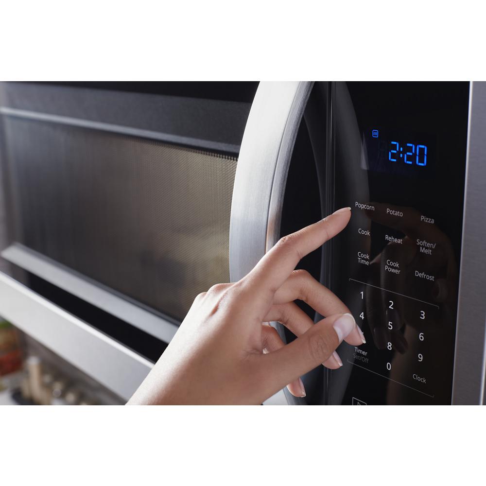 Microondas de 2 velocidades Whirlpool de 1.7 pies cúbicos y 29.94 pulgadas en acero inoxidable para montaje sobre la estufa