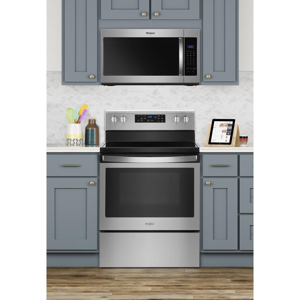 Microondas de 2 velocidades Whirlpool de 1.7 pies cúbicos y 29.94 pulgadas en acero inoxidable para montaje sobre la estufa