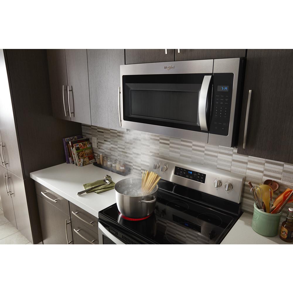 Microondas de 2 velocidades Whirlpool de 1.7 pies cúbicos y 29.94 pulgadas en acero inoxidable para montaje sobre la estufa