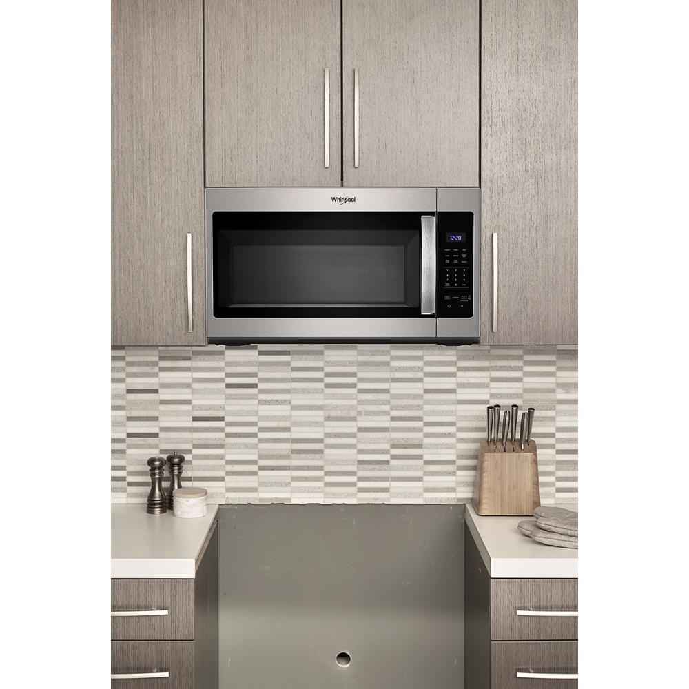 Microondas de 2 velocidades Whirlpool de 1.7 pies cúbicos y 29.94 pulgadas en acero inoxidable para montaje sobre la estufa