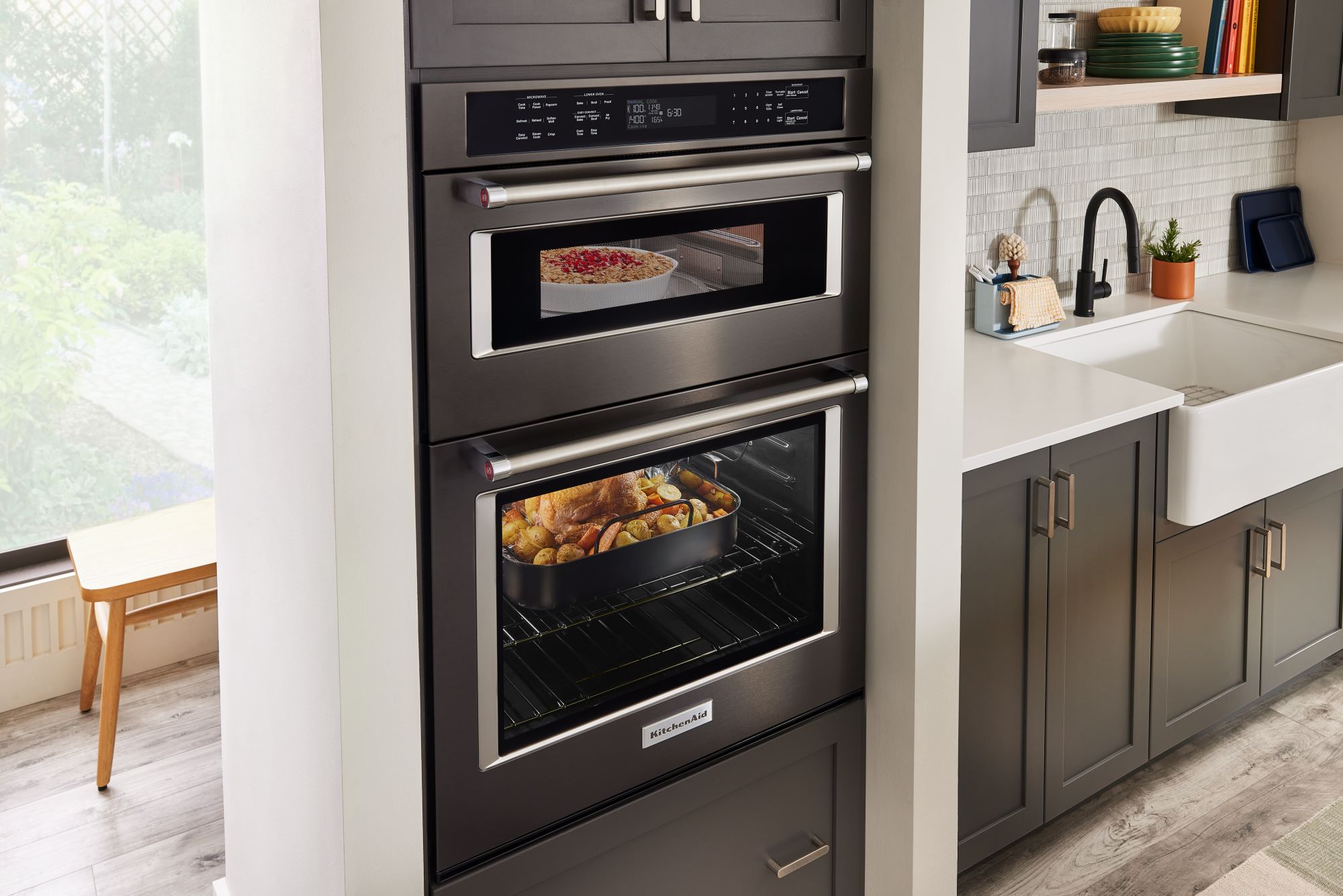 Combo de Horno de Pared de Microondas con Freidora de Aire Autolimpiante de 30 pulgadas de KitchenAid (Acero Inoxidable Negro con Acabado PrintShield) KOEC530PBS