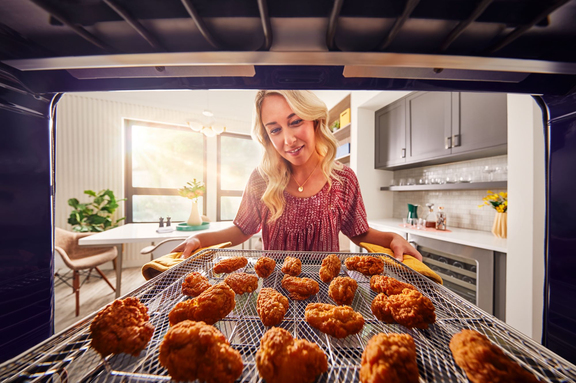 Combo de Horno de Pared de Microondas con Freidora de Aire Autolimpiante de 30 pulgadas de KitchenAid (Acero Inoxidable Negro con Acabado PrintShield) KOEC530PBS