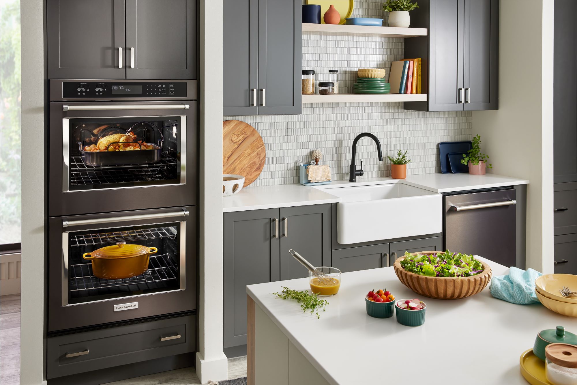 Horno de pared eléctrico doble de 30 pulgadas de KitchenAid con función de freír al aire y autolimpieza (negro acero inoxidable con acabado PrintShield) KOED530PBS