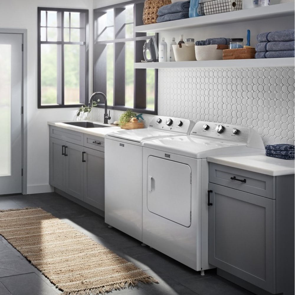Lavadora de carga superior de alta eficiencia de 4.7 pies cúbicos con agitador y compatible con tecnología inteligente (blanca) MVW6230HW de Maytag