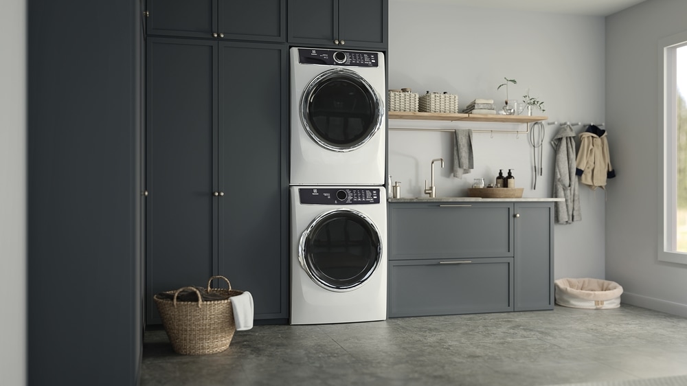 Lavadora de Carga Frontal Apilable de Alta Eficiencia Electrolux SmartBoost 4.5 pies cúbicos con Ciclo de Vapor (Blanco) ENERGY STAR ELFW7637AW