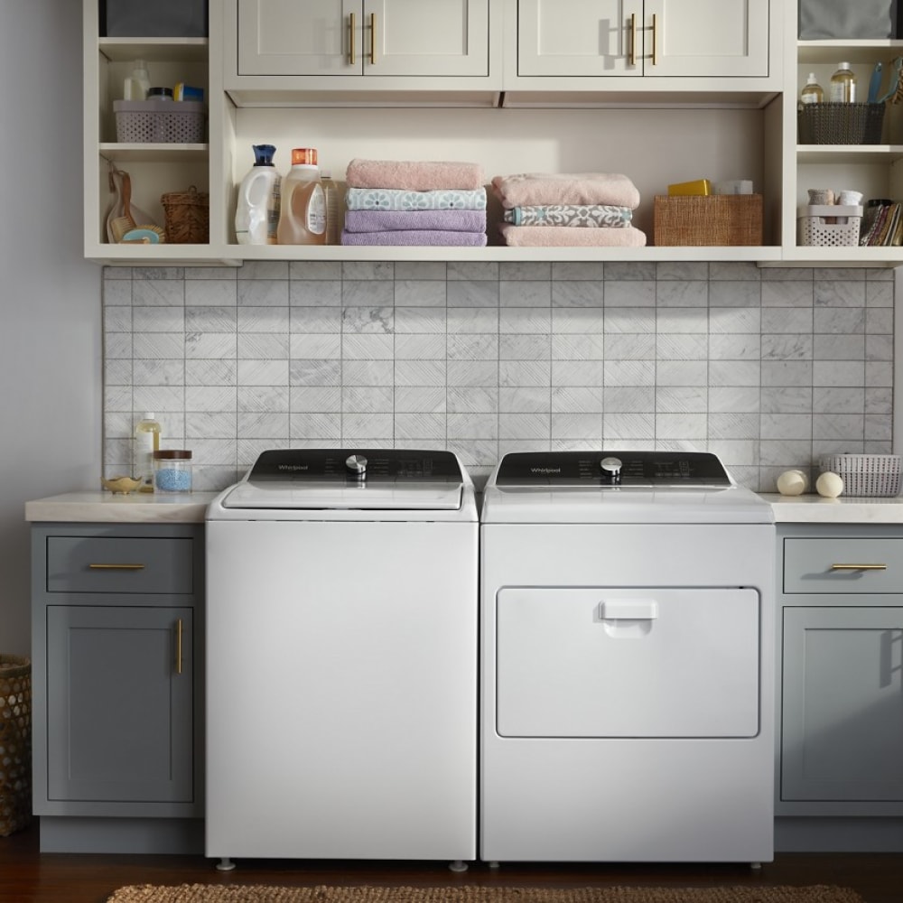 Lavadora de carga superior de alta eficiencia con grifo de agua incorporado de 4.6 pies cúbicos de Whirlpool (blanca) WTW5010LW