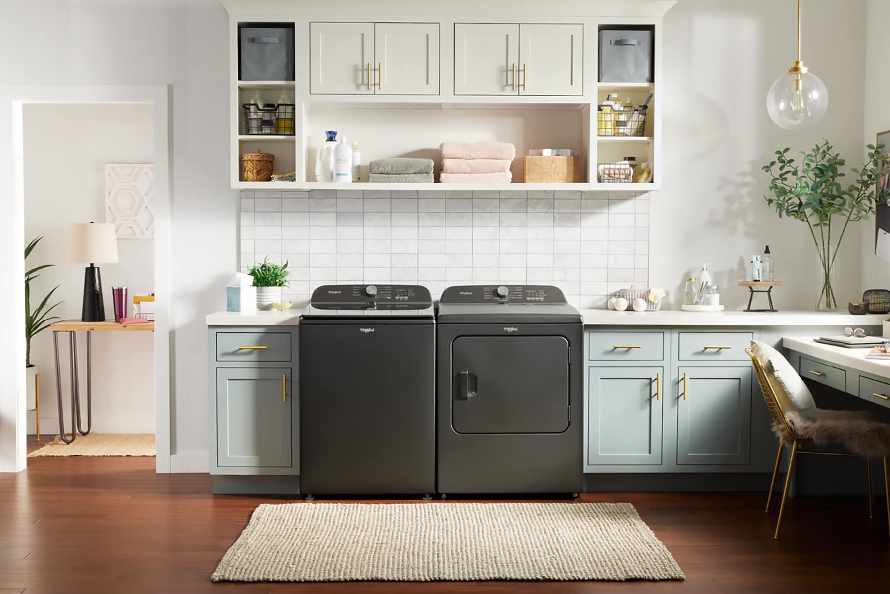Lavadora de carga superior Whirlpool de 5.3 pies cúbicos de alta eficiencia con impulsor (Negro Volcán) con certificación ENERGY STAR WTW6150PB