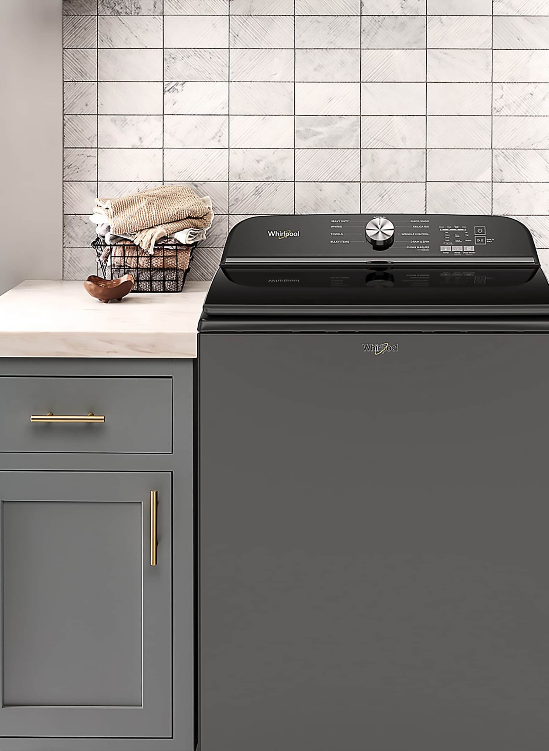 Lavadora de carga superior Whirlpool de 5.3 pies cúbicos de alta eficiencia con impulsor (Negro Volcán) con certificación ENERGY STAR WTW6150PB