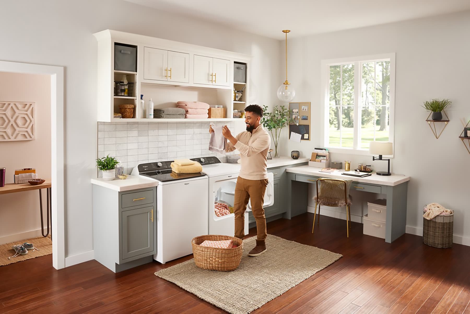 Lavadora de carga superior Whirlpool de 5.3 pies cúbicos de alta eficiencia con impulsor (Negro Volcán) con certificación ENERGY STAR WTW6150PB