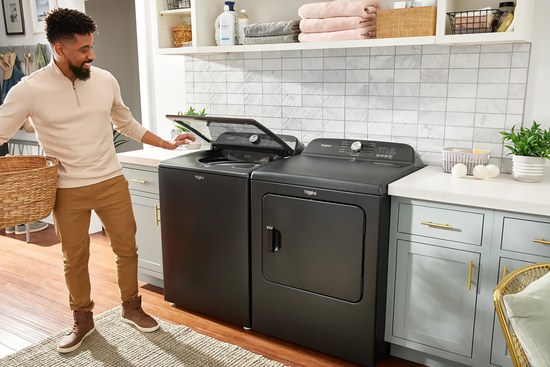 Lavadora de carga superior Whirlpool de 5.3 pies cúbicos de alta eficiencia con impulsor (Negro Volcán) con certificación ENERGY STAR WTW6150PB