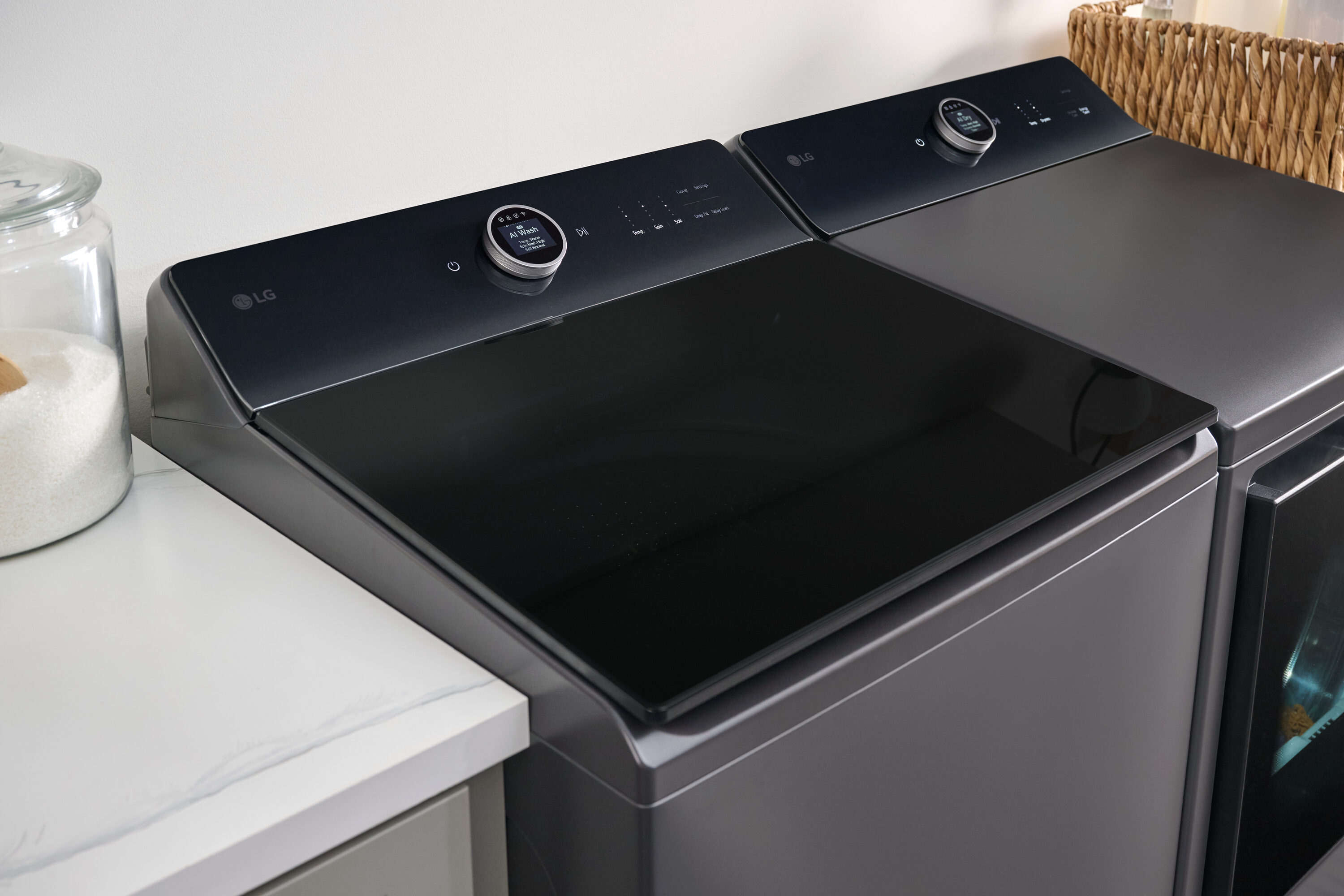 Lavadora de carga superior LG de alta eficiencia con agitador inteligente de 5.5 pies cúbicos (negro mate) compatible con Smart, ENERGY STAR WT8600CB