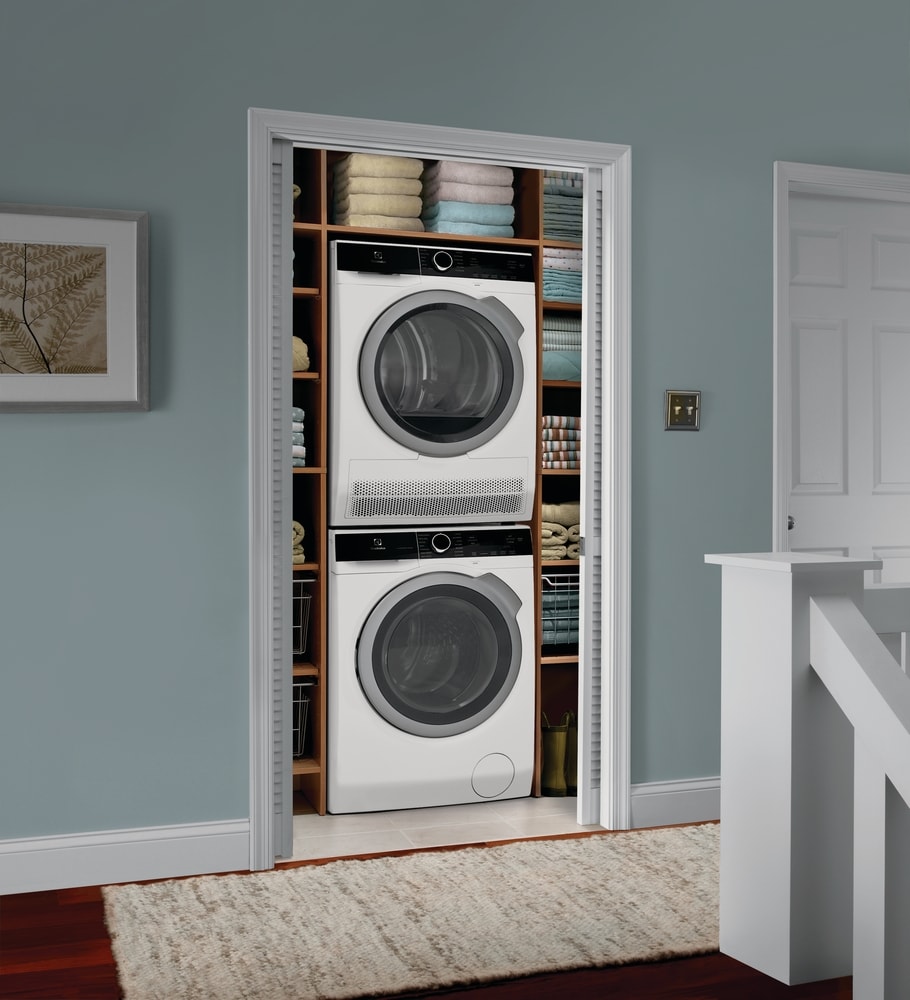Lavadora de carga frontal apilable de alta eficiencia con ciclo de vapor Electrolux LuxCare Wash and Steam Refresh de 2.4 pies cúbicos (Blanco) con certificación ENERGY STAR ELFW4222AW