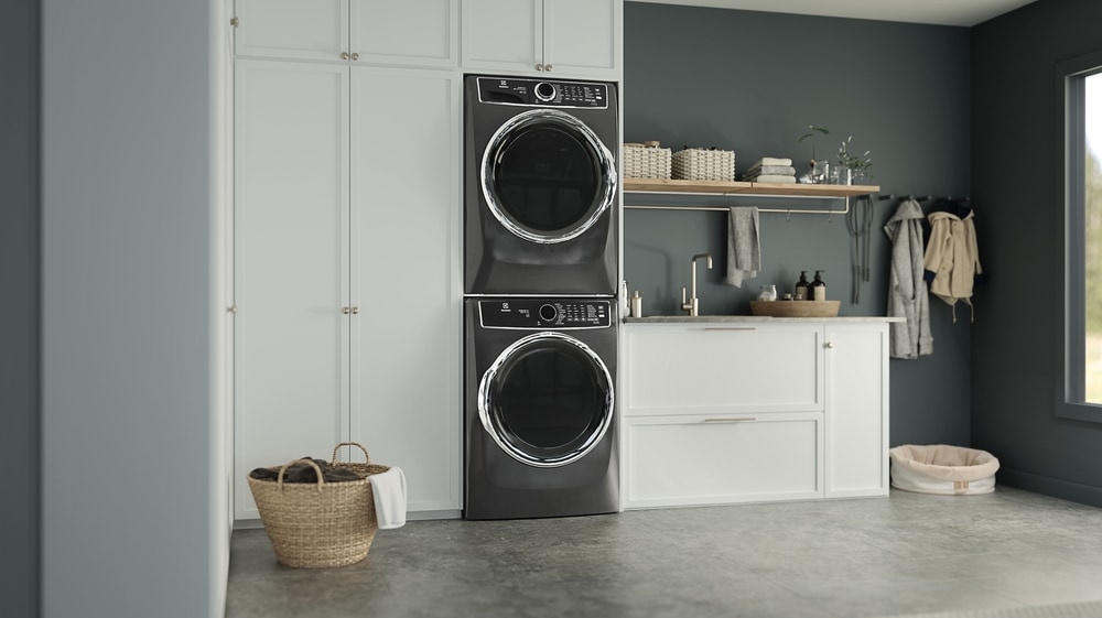 Lavadora de carga frontal de alta eficiencia apilable de 4.5 pies cúbicos con ciclo de vapor, Electrolux Smartboost, Optic Whites y Pure Rinse (Titanio) ENERGY STAR ELFW7637AT