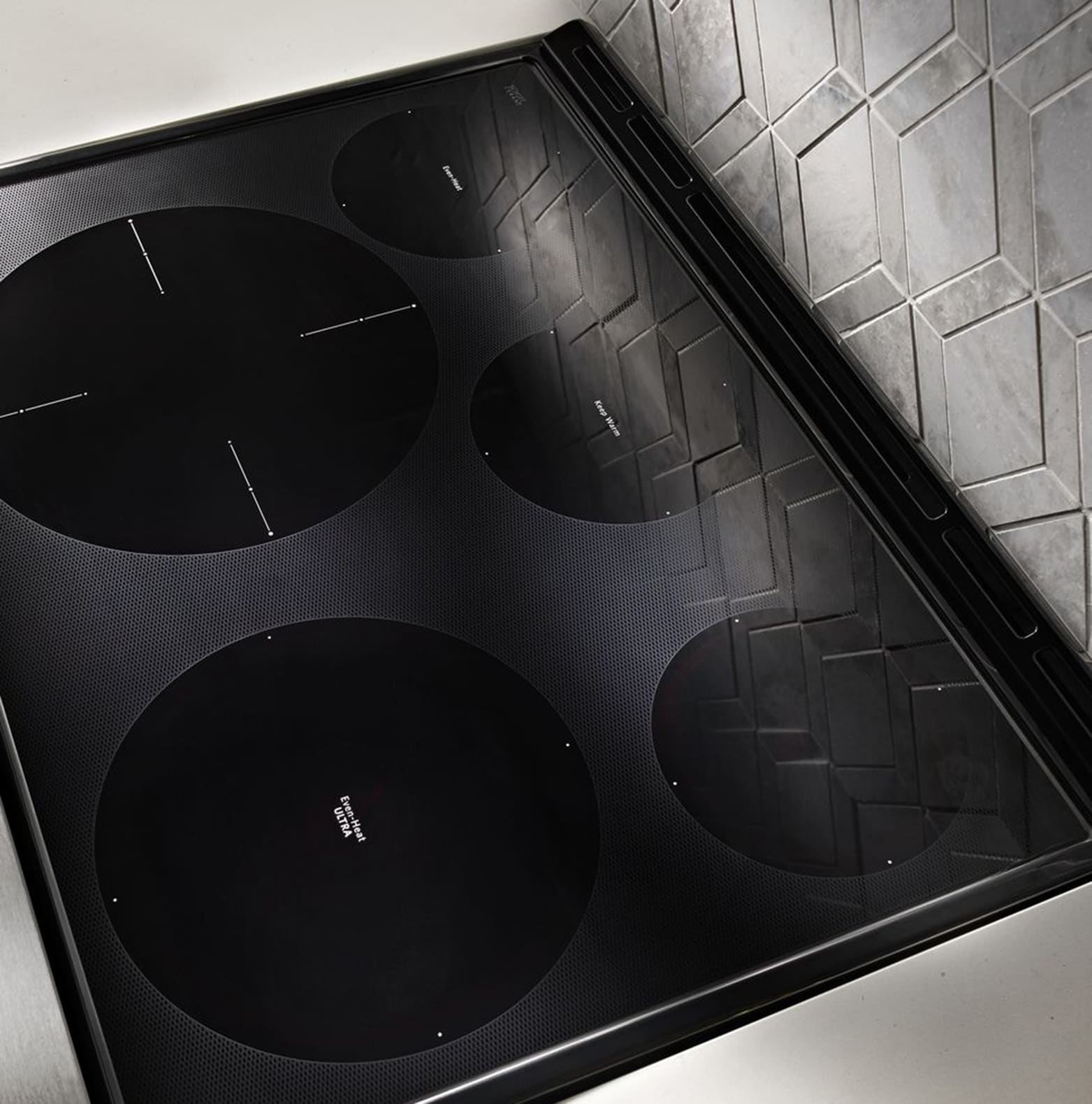 Estufa Eléctrica de Empotrar con Horno de Convección de 6.4 pies cúbicos y 5 Quemadores de Vidrio de 30 pulgadas de KitchenAid (Acabado en Acero Inoxidable Negro con PRINTSHIELD) KSEG700EBS