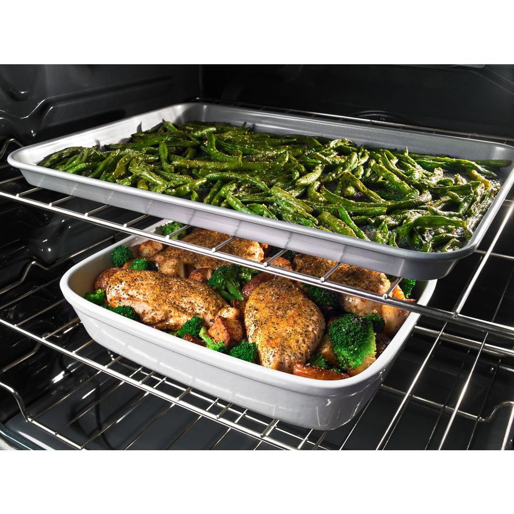 Estufa eléctrica tipo slide-in con 5 quemadores y horno de aire fry de 6.4 pies cúbicos con cubierta de vidrio de 30 pulgadas (blanca) de Whirlpool