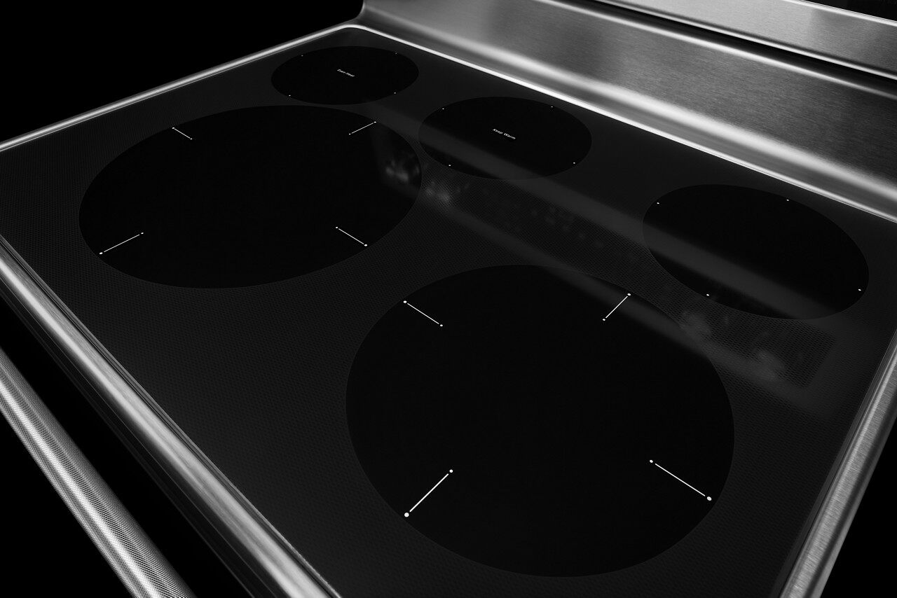 Estufa eléctrica de piso con horno de convección de 6.4 pies cúbicos y 5 quemadores de vidrio de 30 pulgadas en acero inoxidable