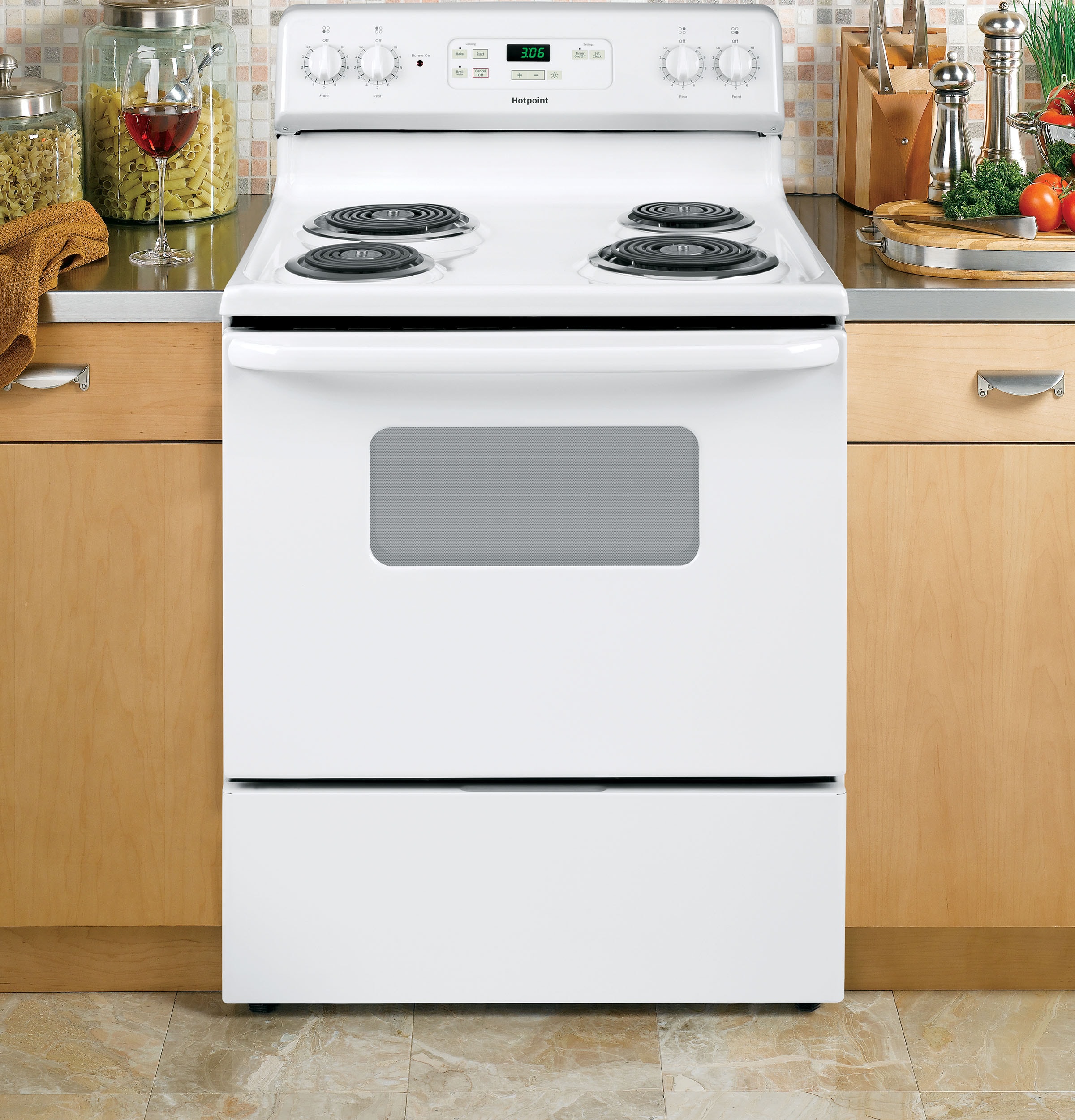 Estufa Eléctrica Independiente de 4 quemadores y 5.0 pies cúbicos Hotpoint de 30 pulgadas (Blanca) RBS360DMWW