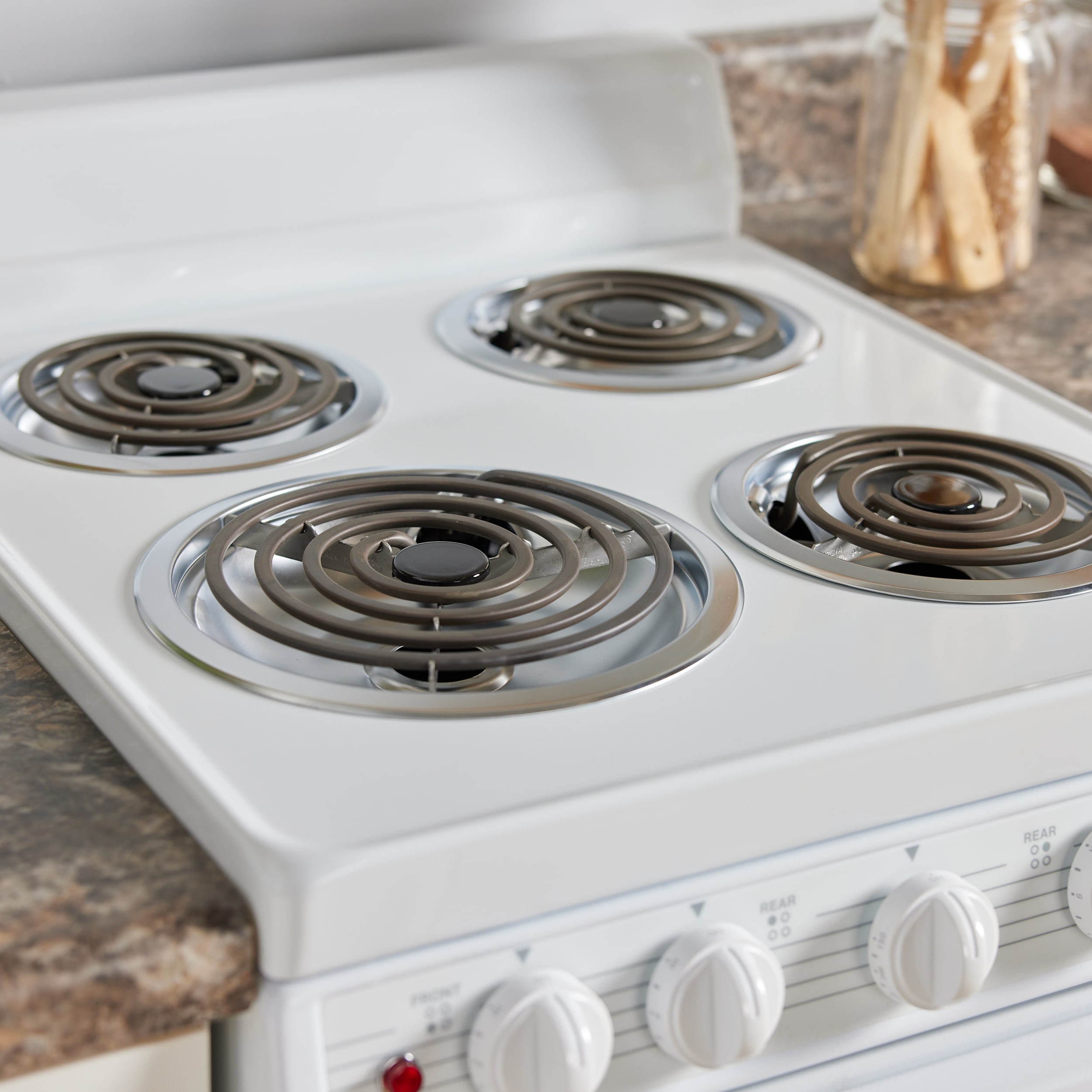 Estufa Eléctrica Independiente de 20 pulgadas con 4 quemadores y 2.4 pies cúbicos en color blanco.