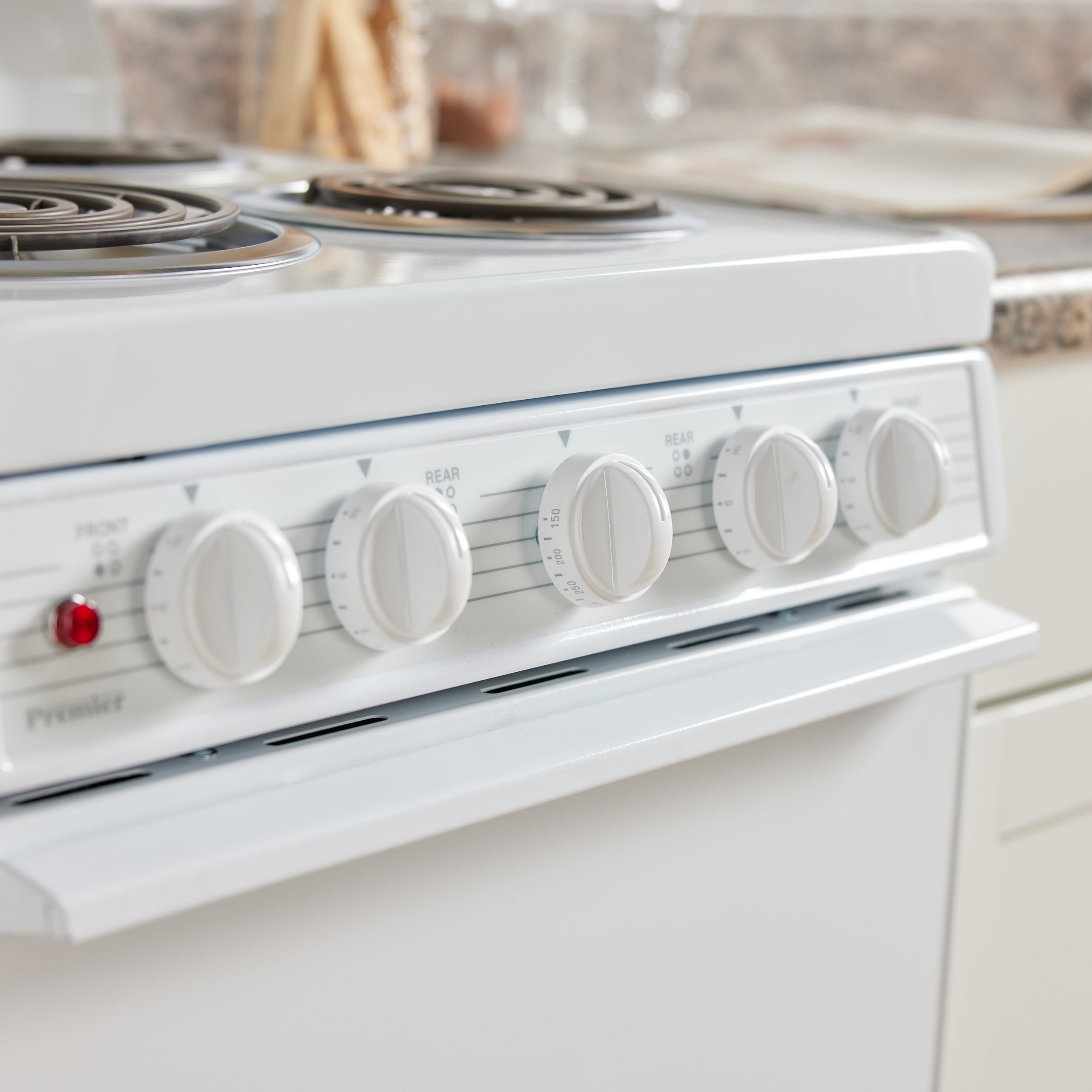 Estufa Eléctrica Independiente de 20 pulgadas con 4 quemadores y 2.4 pies cúbicos en color blanco.