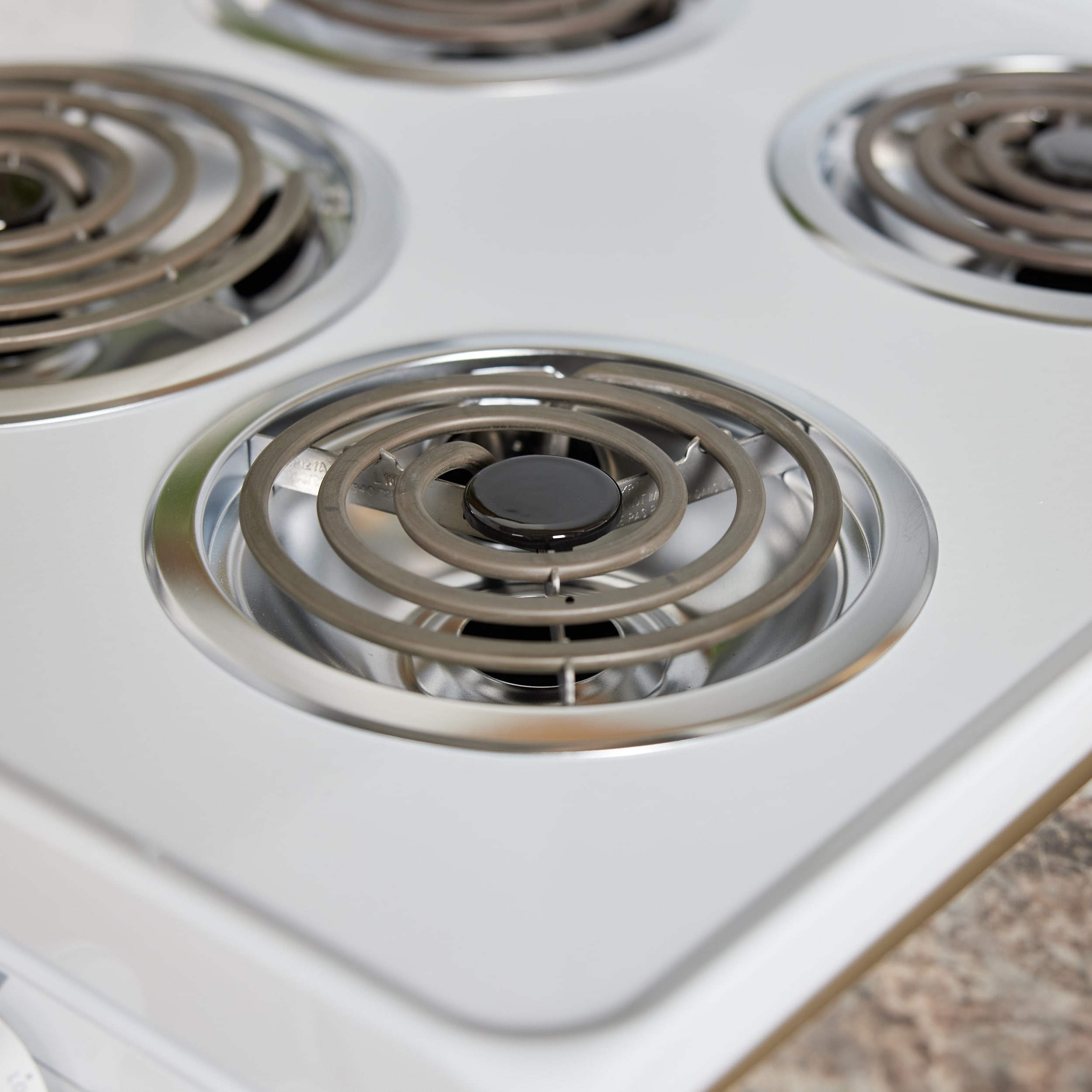 Estufa eléctrica independiente de 4 quemadores y 2.4 pies cúbicos en color blanco
