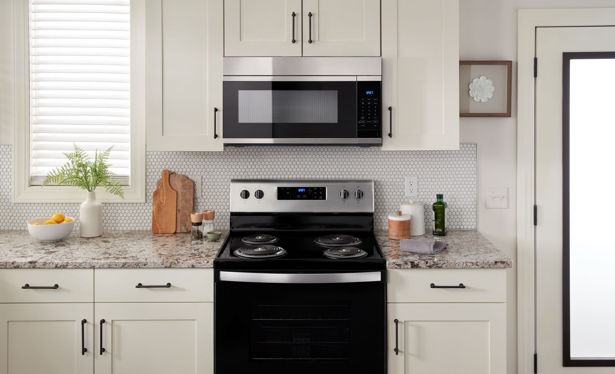 Estufa eléctrica independiente Whirlpool de 30 pulgadas con 4 quemadores y 4.8 pies cúbicos (Acero inoxidable)