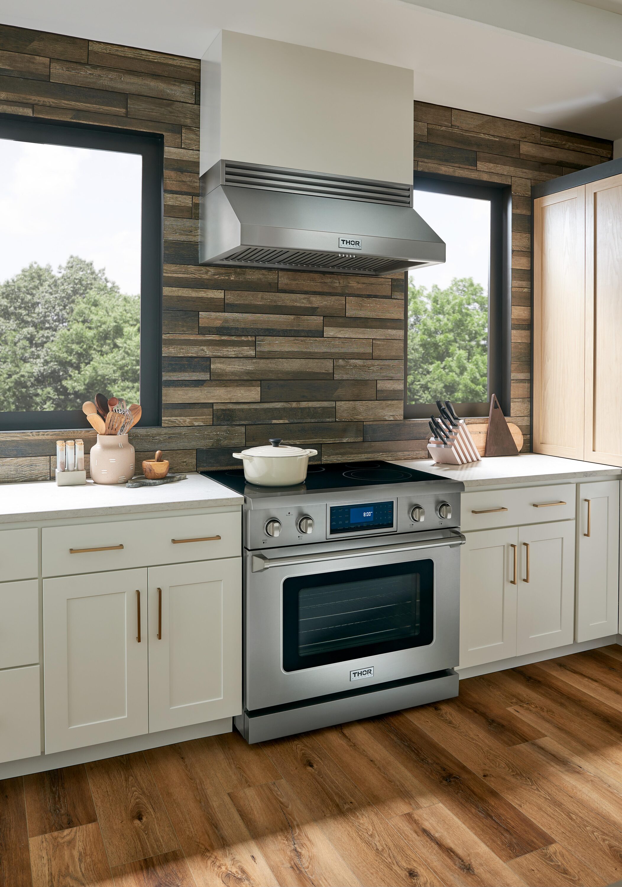 Estufa eléctrica independiente con horno de convección y freidora de aire de 6 pies cúbicos y 5 quemadores, top de cristal de 36 pulgadas de Thor Kitchen