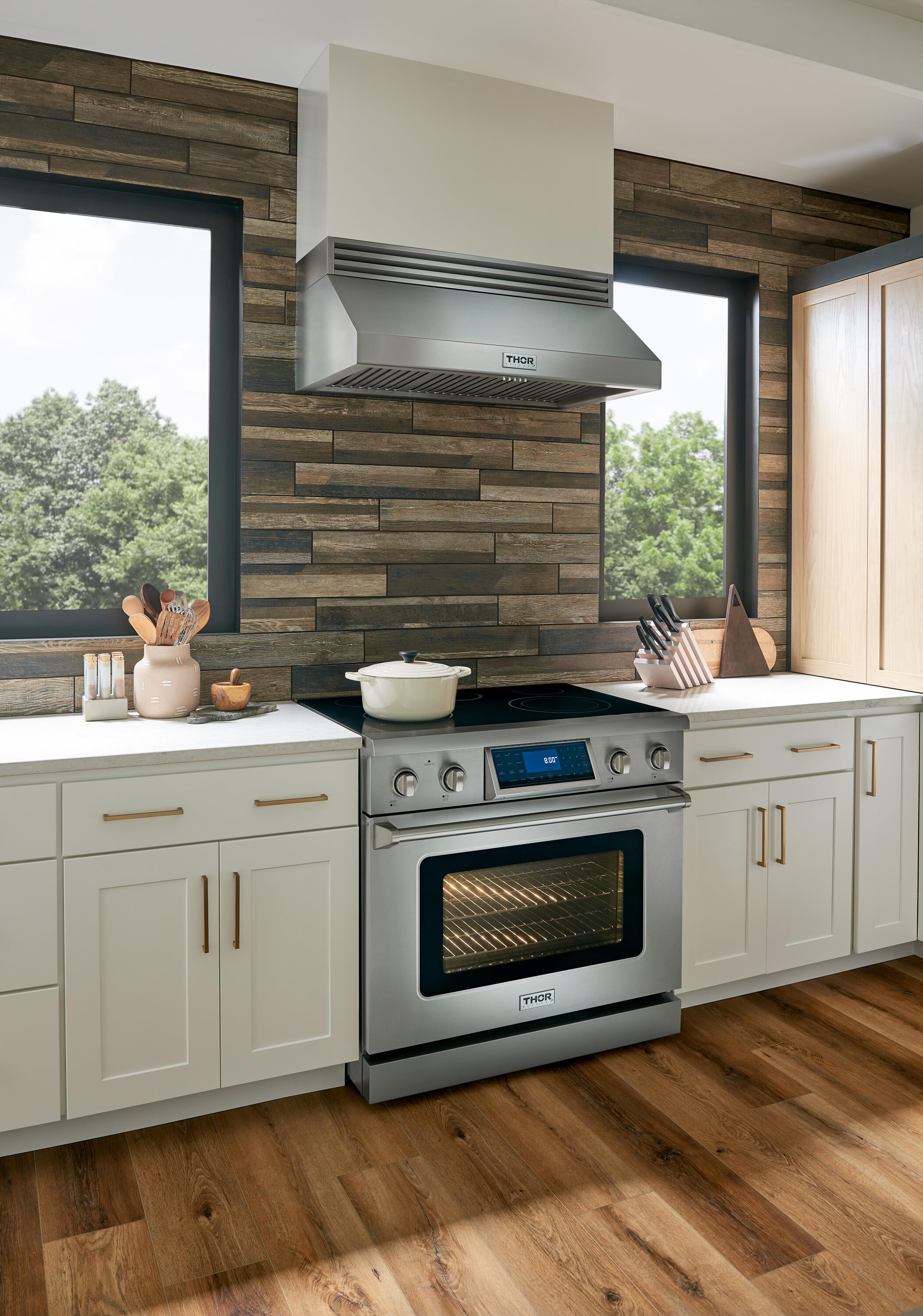 Estufa eléctrica independiente con horno de convección y freidora de aire de 6 pies cúbicos y 5 quemadores, top de cristal de 36 pulgadas de Thor Kitchen