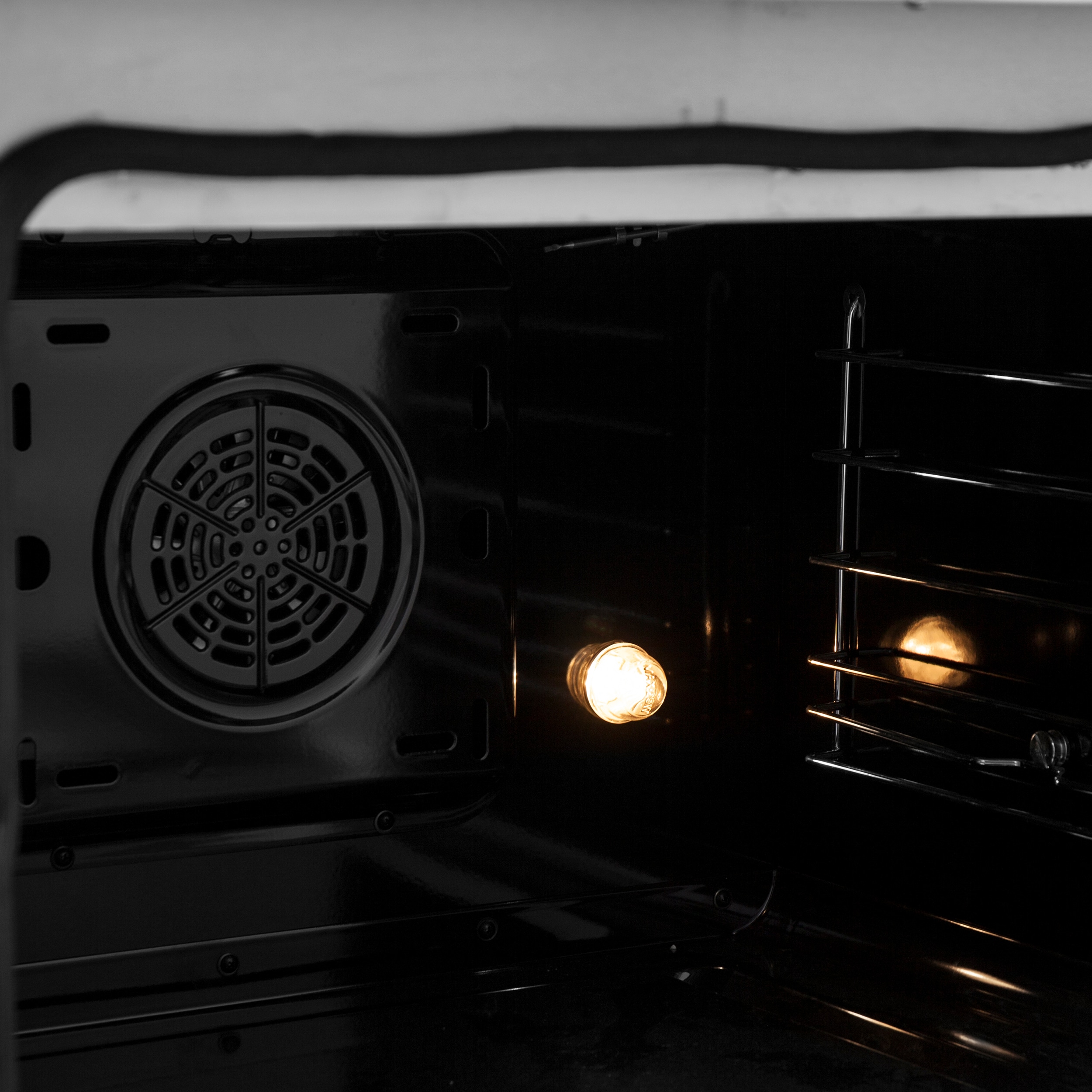 Cocina eléctrica independiente con horno de convección de freír al aire y quemadores de vidrio superior de 30 pulgadas y acero inoxidable Galiano Titanium de FORNO (FFSEL6083-30)