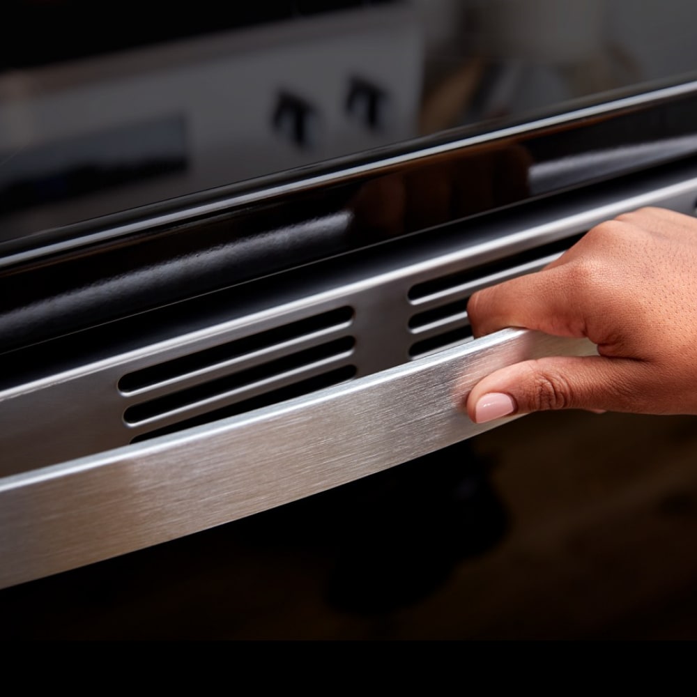 Estufa eléctrica independiente con 5 quemadores de vidrio de 30 pulgadas y 5.3 pies cúbicos de capacidad (negro) WFES3330RB de Whirlpool