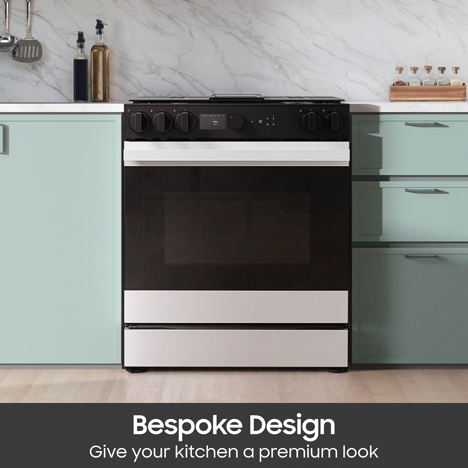 Estufa eléctrica empotrable de vidrio blanco con 5 quemadores y horno de convección Samsung Bespoke de 30 pulgadas y 6.3 pies cúbicos con freidora de aire.