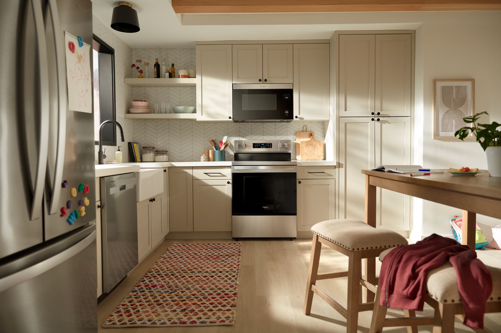 Tecnología de cocción al aire de Whirlpool 30" con cubierta de vidrio, 5 quemadores, horno de convección con freidora de aire de 5.3 pies cúbicos, gama eléctrica independiente (acero inoxidable resistente a huellas) WFES5030RZ