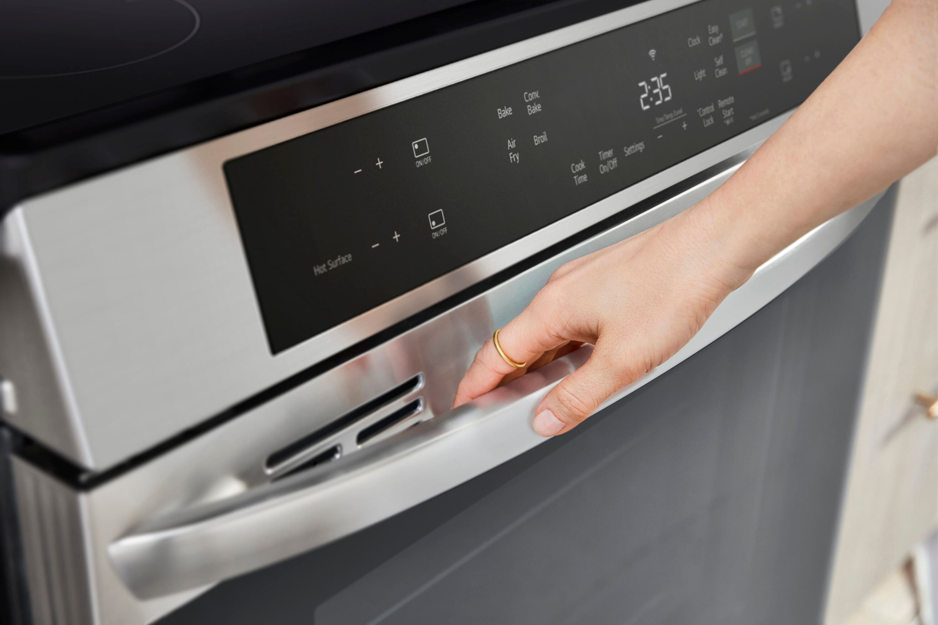 Estufa de Inducción Deslizable con Horno de Convección y Freidora de Aire de 6.3 pies cúbicos, 4 Quemadores de 30 pulgadas LG (Acero Inoxidable Resistente a las Manchas) LSIL6332FE