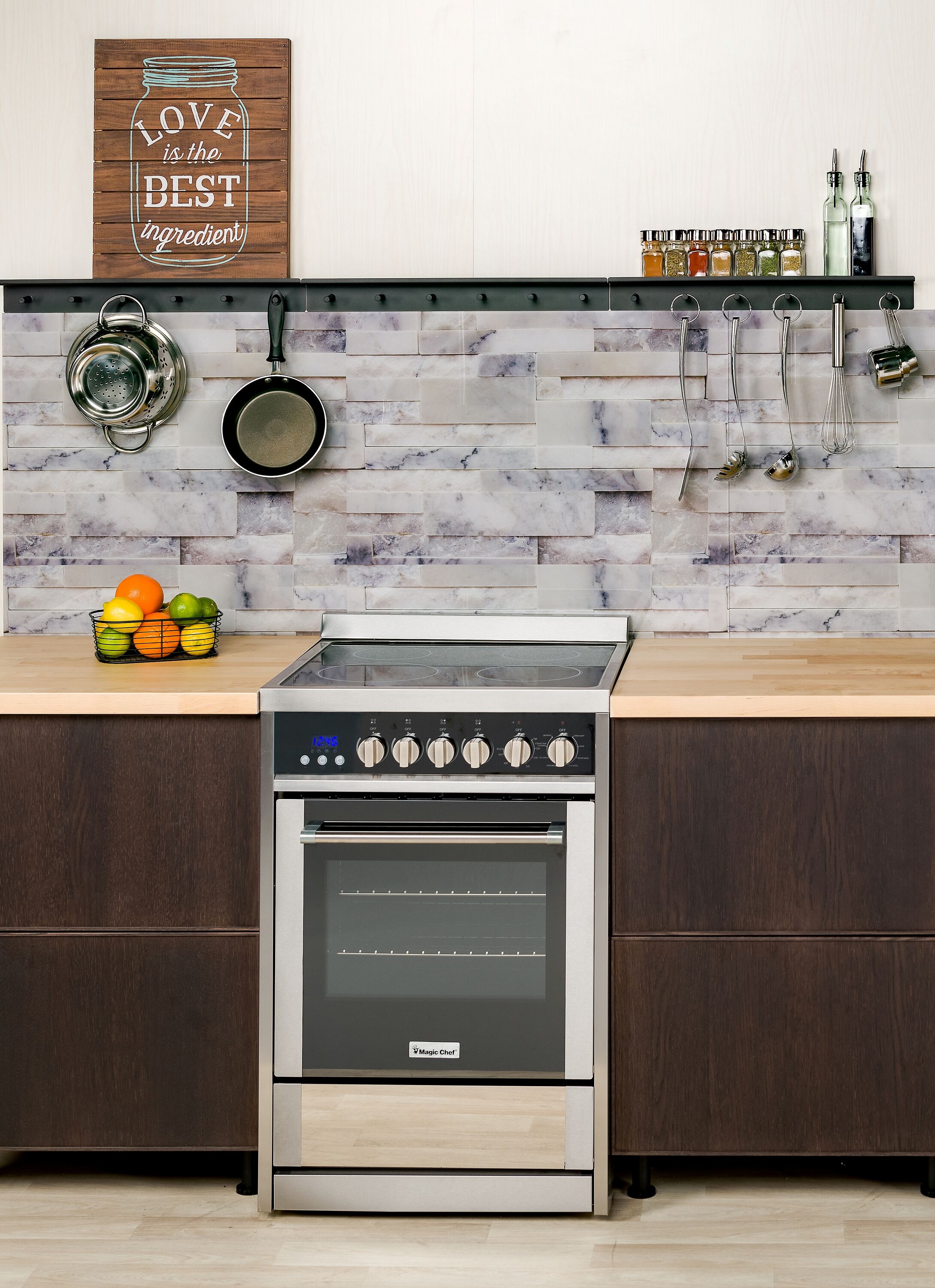 Estufa Eléctrica Independiente con Horno de Convección de 2.2 pies cúbicos y 4 Quemadores de Vidrio de 24 pulgadas de Magic Chef de Acero Inoxidable