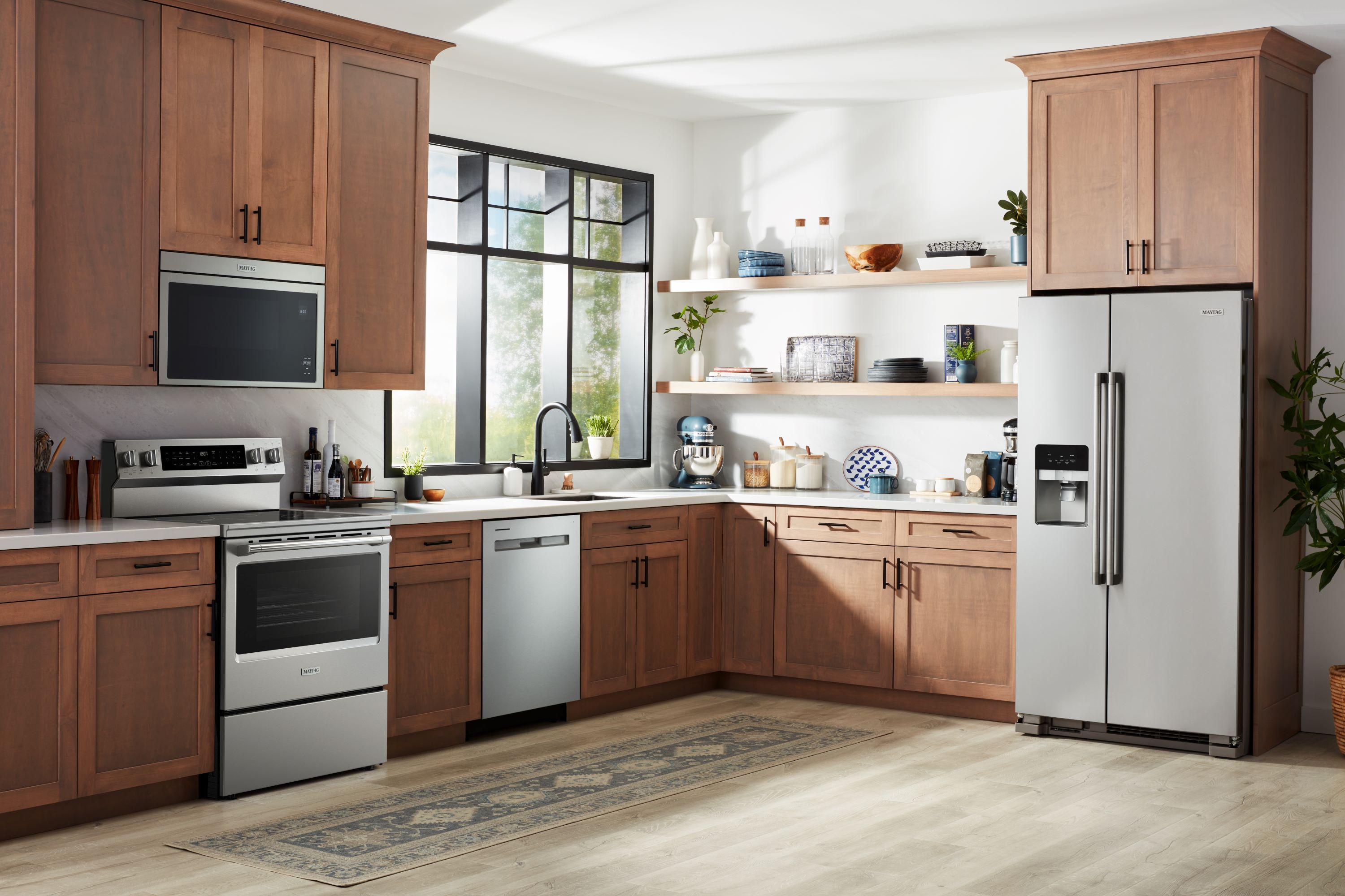Estufa eléctrica independiente con horno de convección para freír al aire, superficie de vidrio de 30 pulgadas con 5 quemadores y 5.3 pies cúbicos de capacidad (Acero Inoxidable) de Maytag.