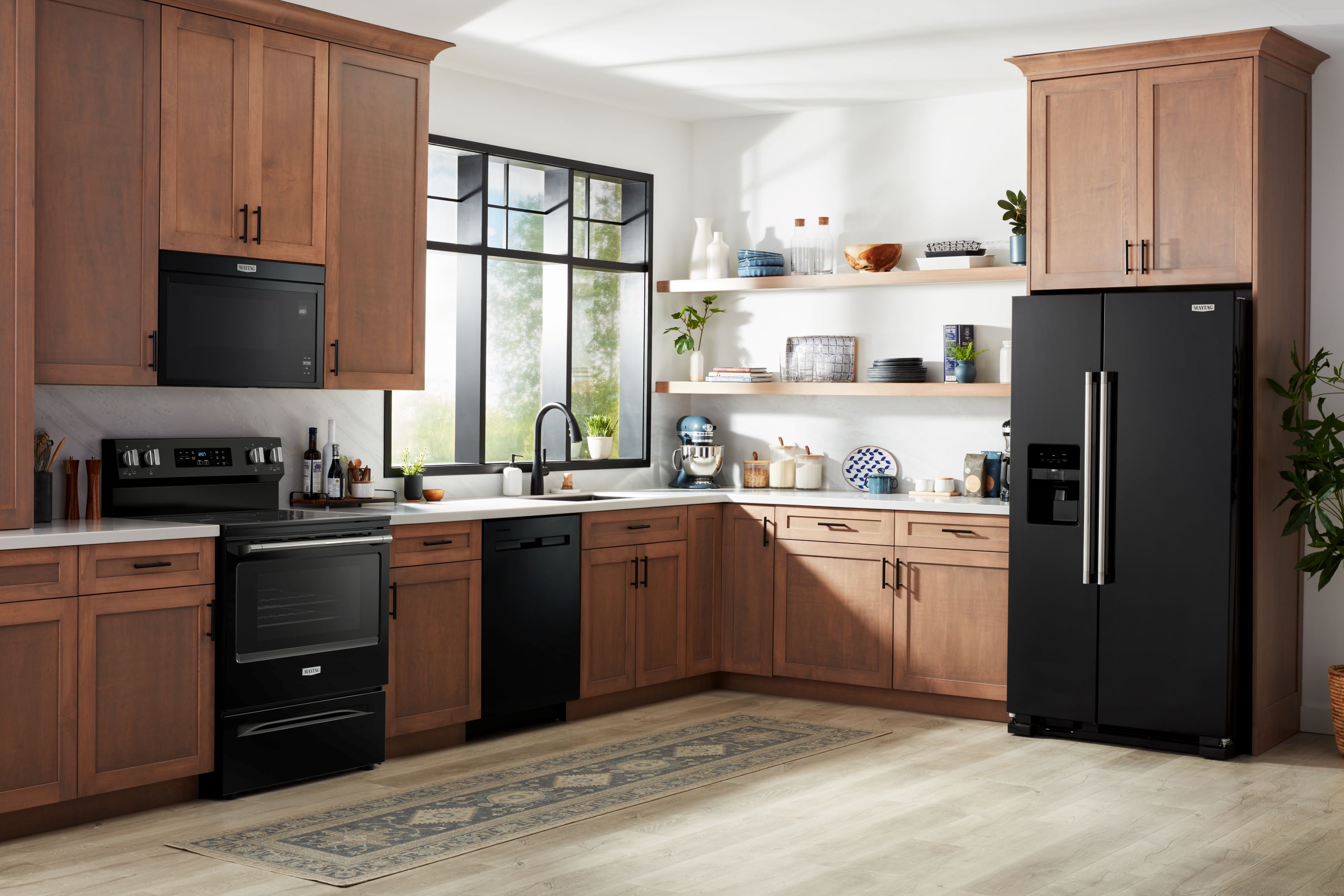 Estufa eléctrica independiente Maytag con quemadores de cristal de 30 pulgadas y capacidad de 5.3 pies cúbicos con freidora de aire (Negra) MFES6030RB