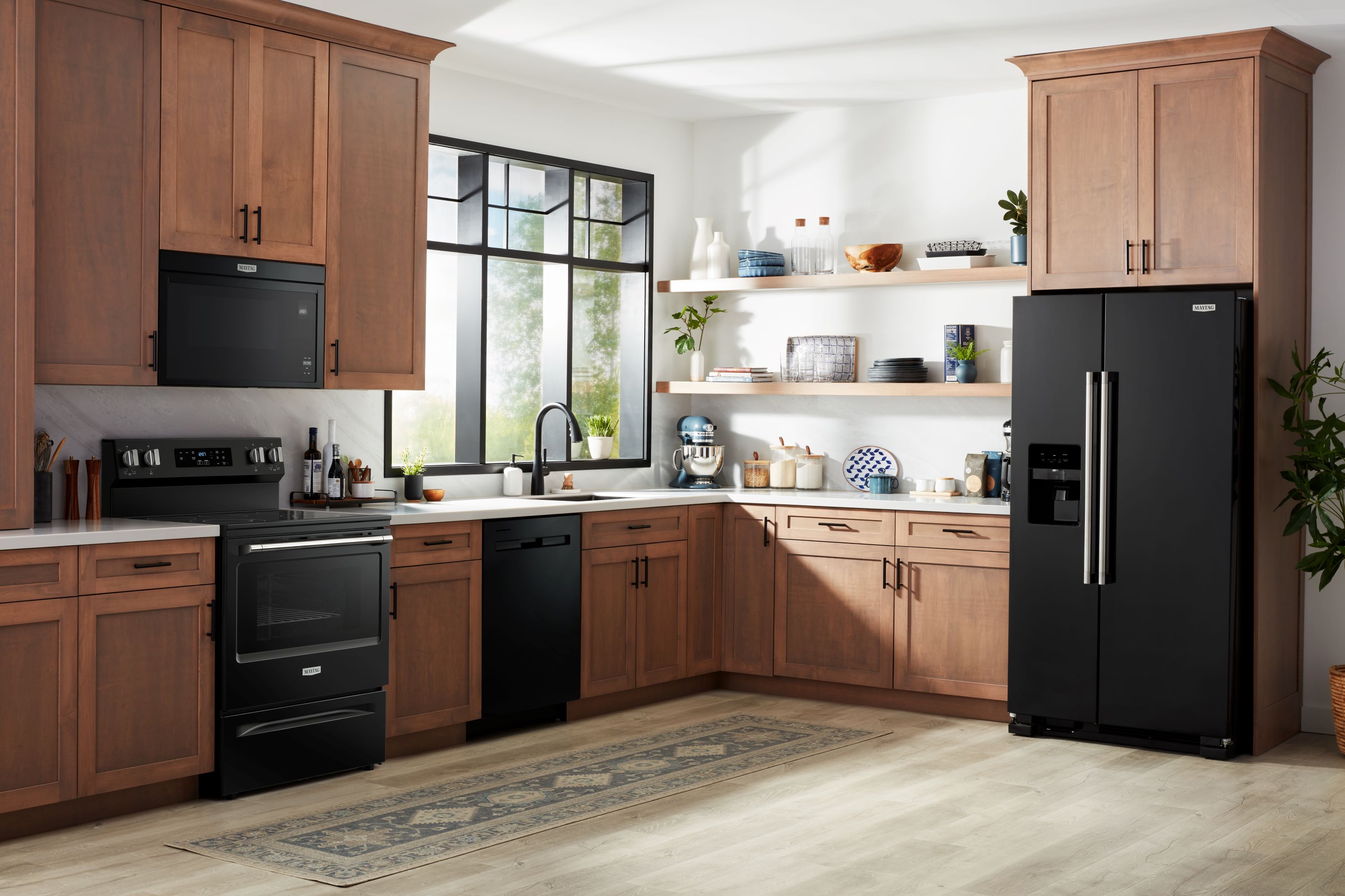 Estufa eléctrica independiente con quemadores de vidrio de 5.3 pies cúbicos y 5 quemadores de Maytag de 30 pulgadas (Negro) MFES4030RB.