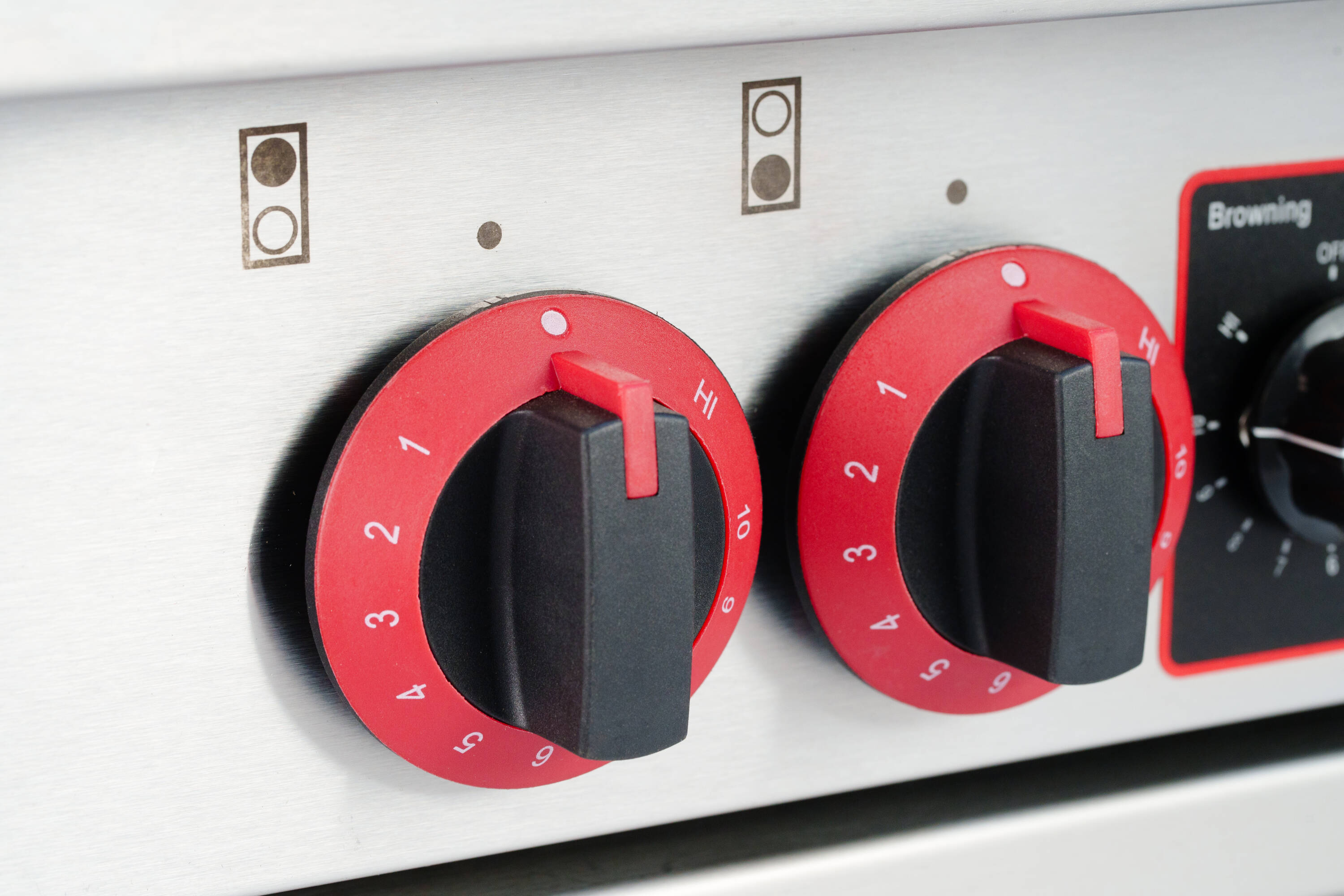 Estufa Eléctrica de Doble Horno de Pie con 10 Quemadores y Superficie de Bobina de 60 pulgadas y 5.55 pies cúbicos (Acero Inoxidable)