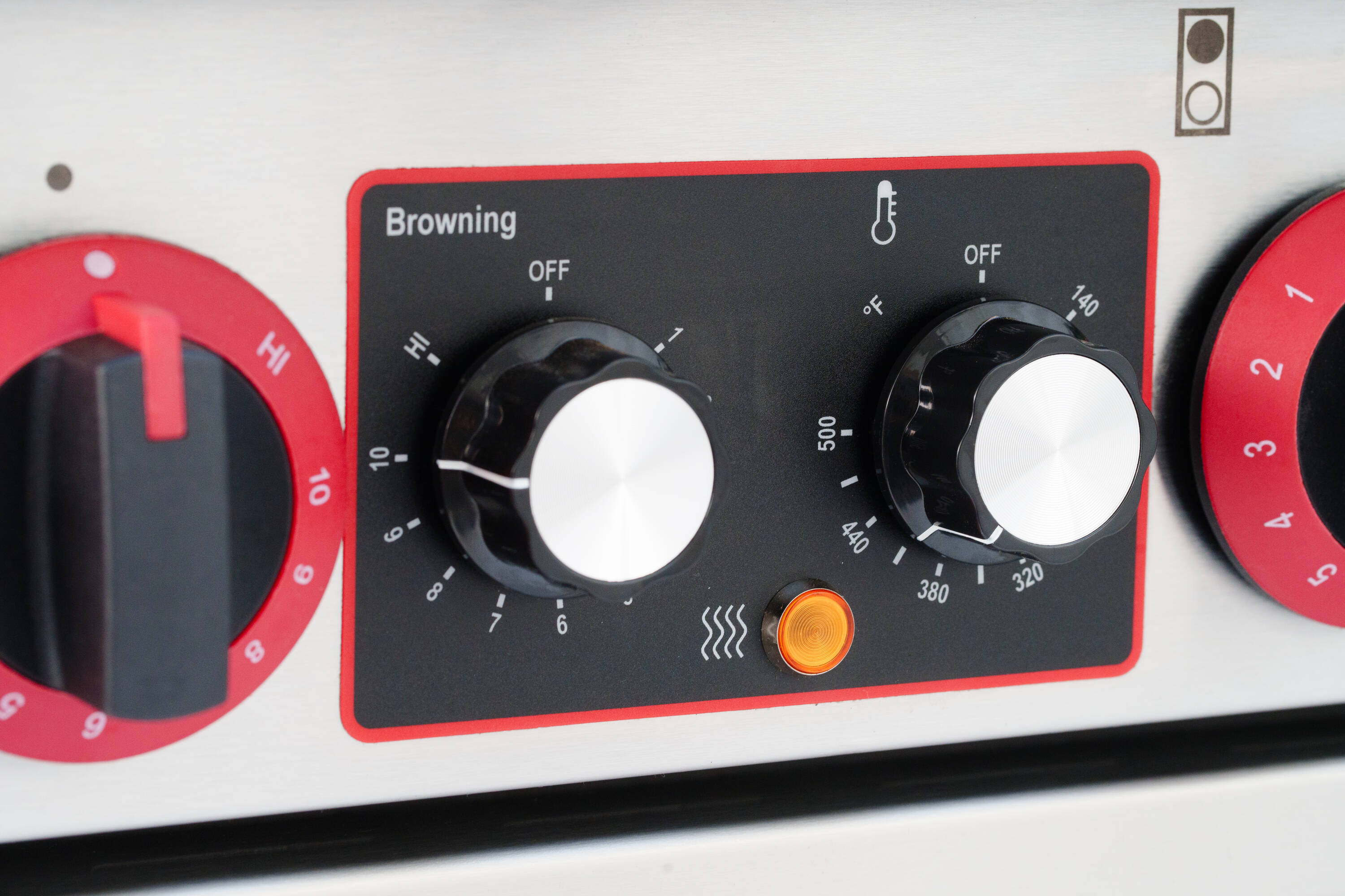 Estufa Eléctrica de Doble Horno de Pie con 10 Quemadores y Superficie de Bobina de 60 pulgadas y 5.55 pies cúbicos (Acero Inoxidable)