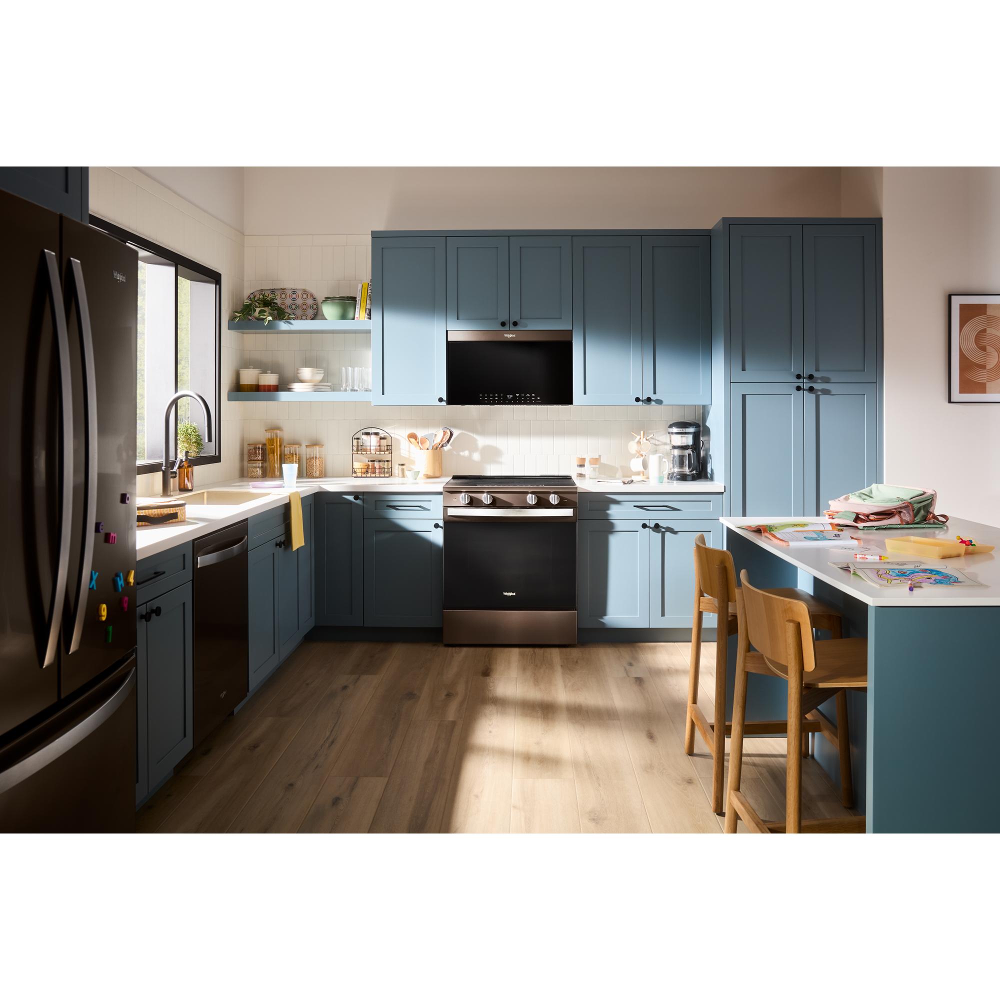 Estufa eléctrica con horno de convección para freír al aire de 5 quemadores de vidrio de 30 pulgadas de Whirlpool con acabado de acero inoxidable negro y recubrimiento WipeClean