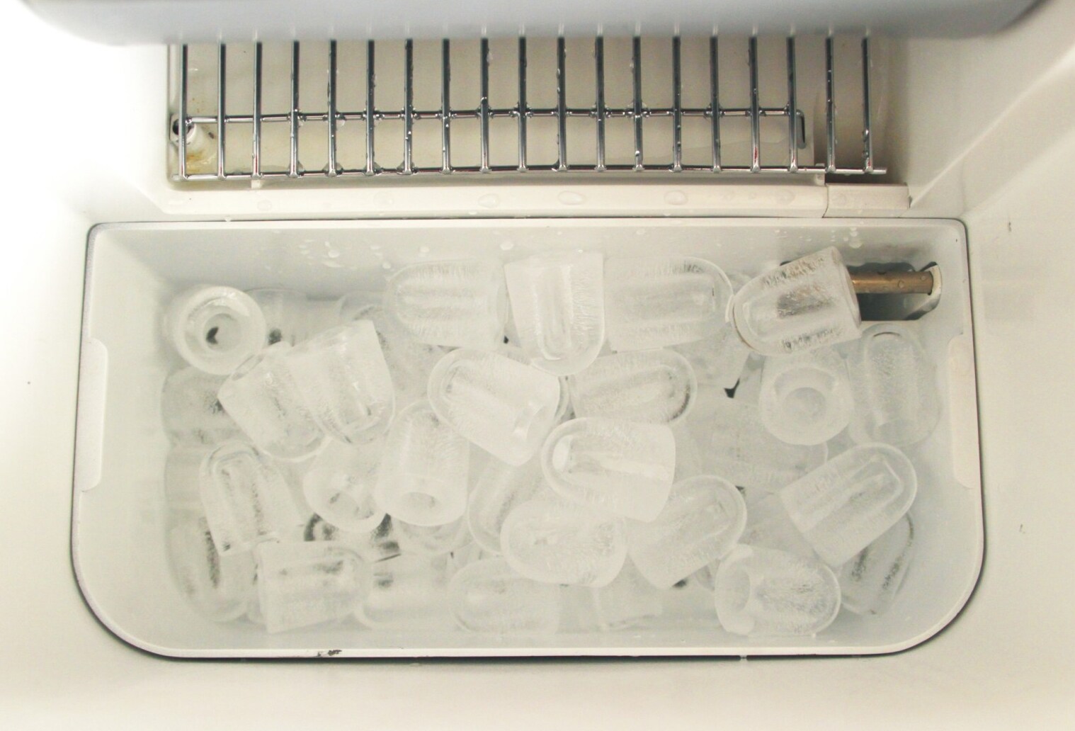 Máquina de Hielo tipo Bala de Mostrador o Portátil que produce 26 libras de Hielo por Día (Plata) IM-123S