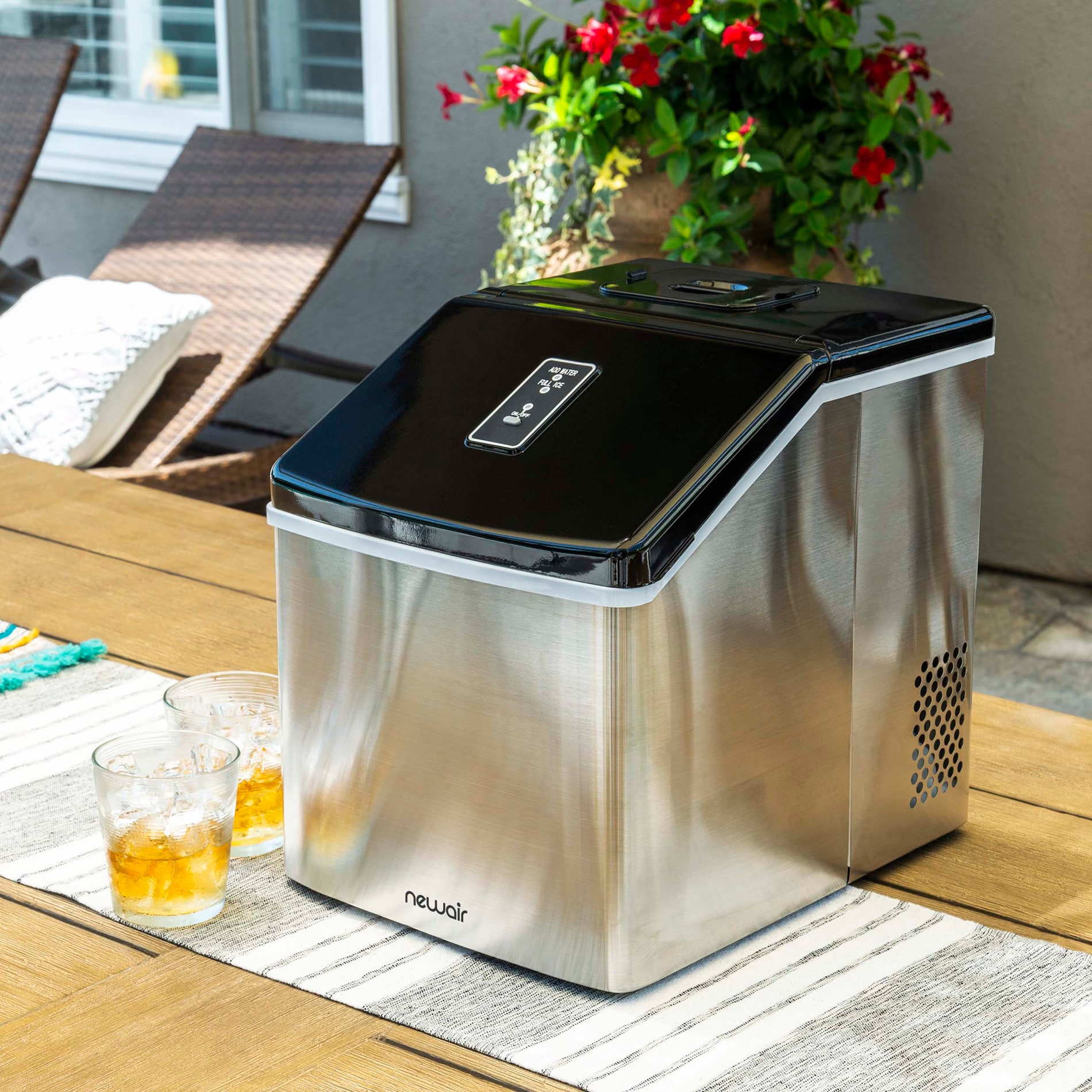 Máquina para hacer hielo en cubos de 40 libras al día de mostrador o portátil (acero inoxidable y negro) CLEARICE40