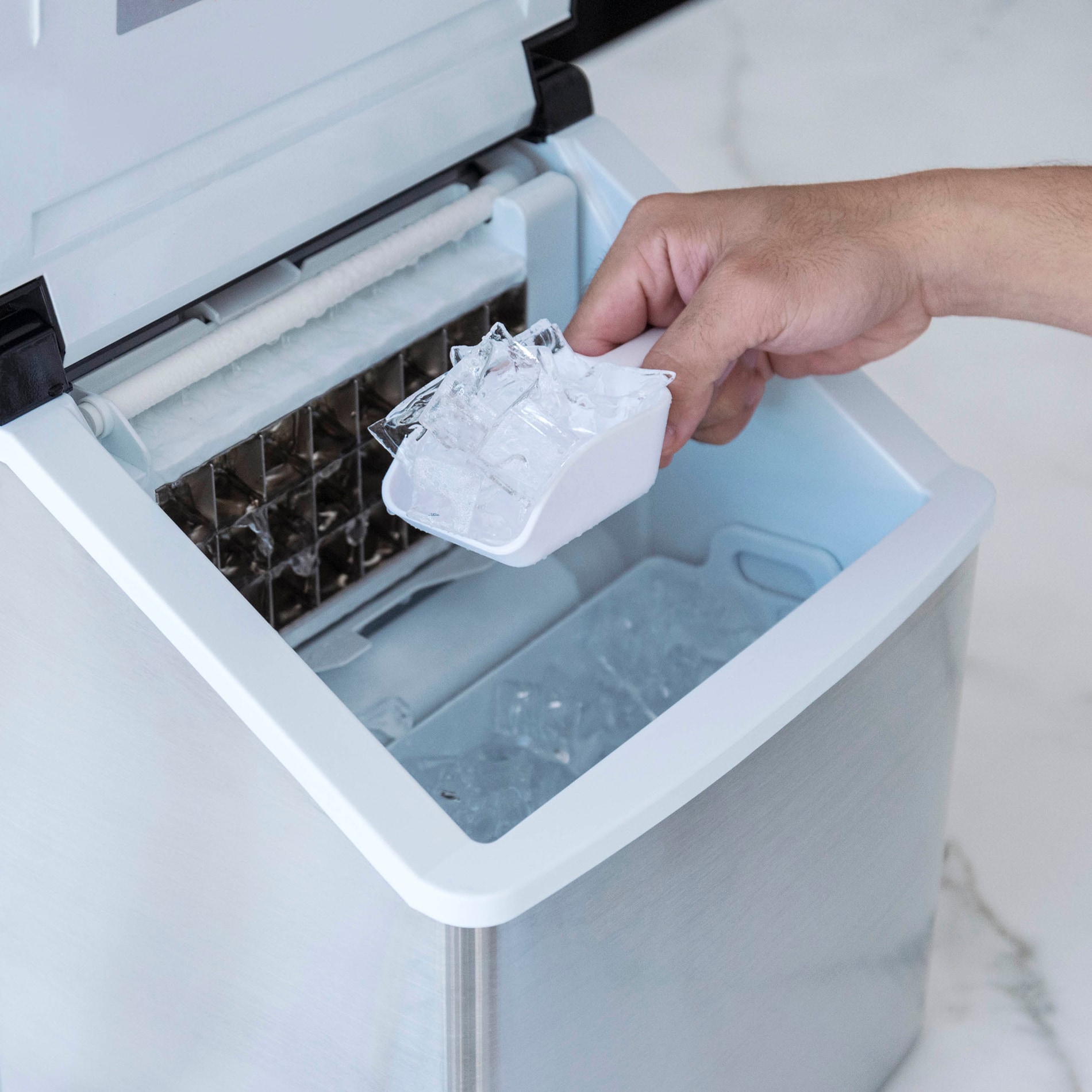 Máquina para hacer hielo en cubos de 40 libras al día de mostrador o portátil (acero inoxidable y negro) CLEARICE40