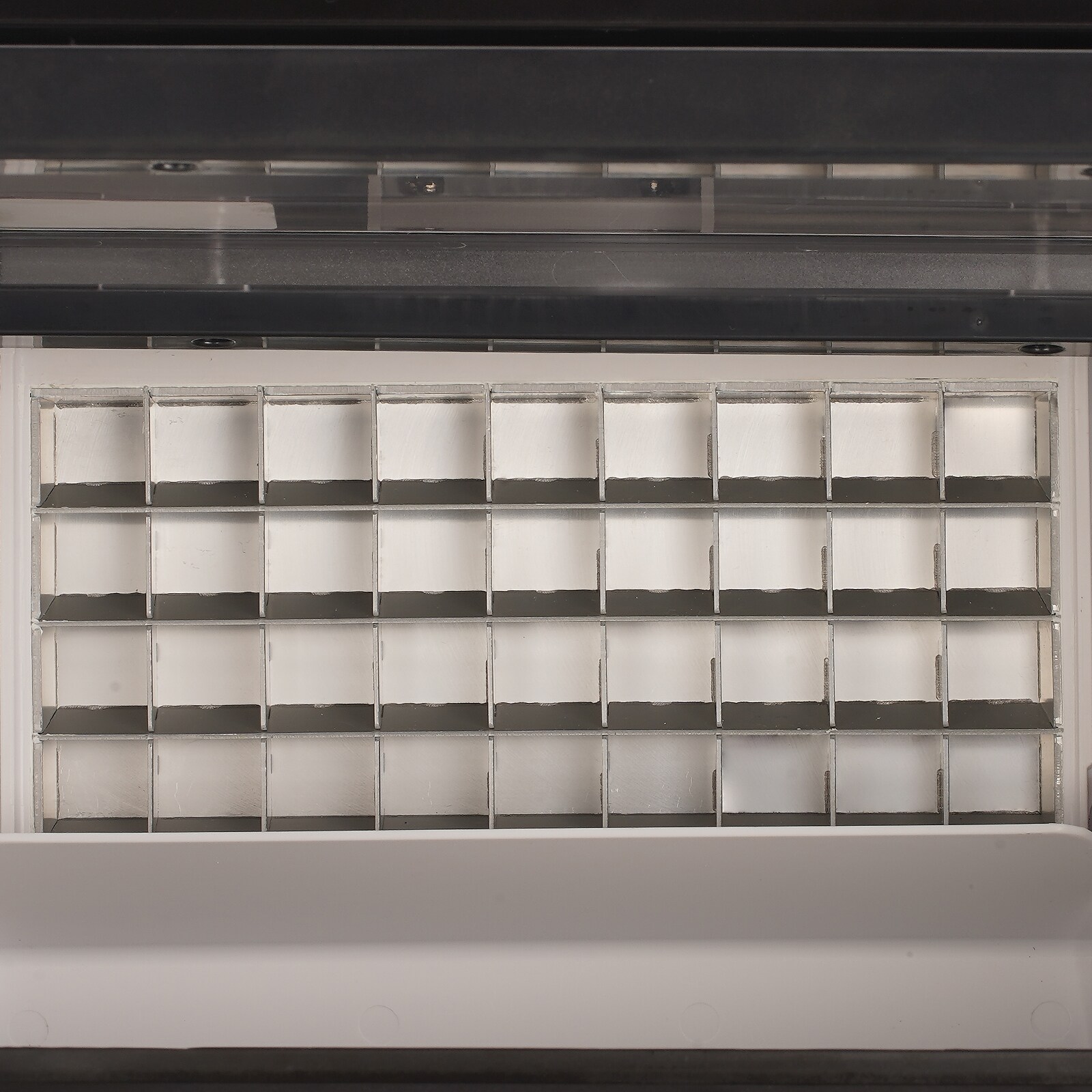 Fabricador de hielo autónomo de hielo en cubitos de 70 libras por día con capacidad de almacenamiento de 12 libras (Negro) TKJ-AT25F110VGJNVV1