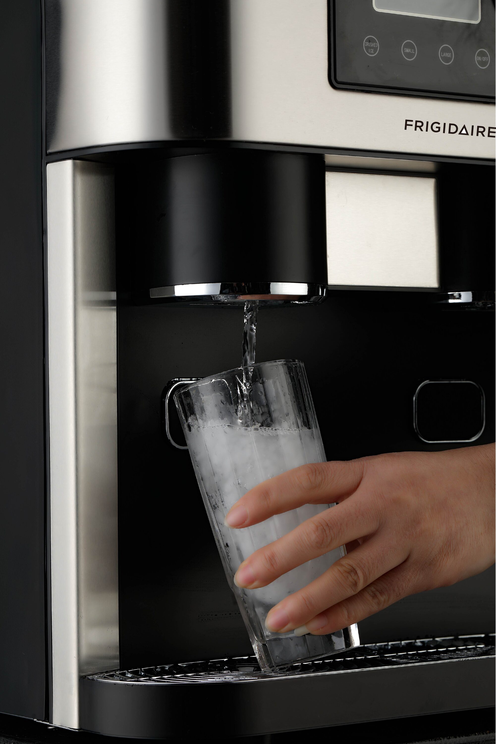 Máquina de hacer hielo portátil para hacer cubos de hielo de 33 libras al día, de color negro (EFIC245-SS)
