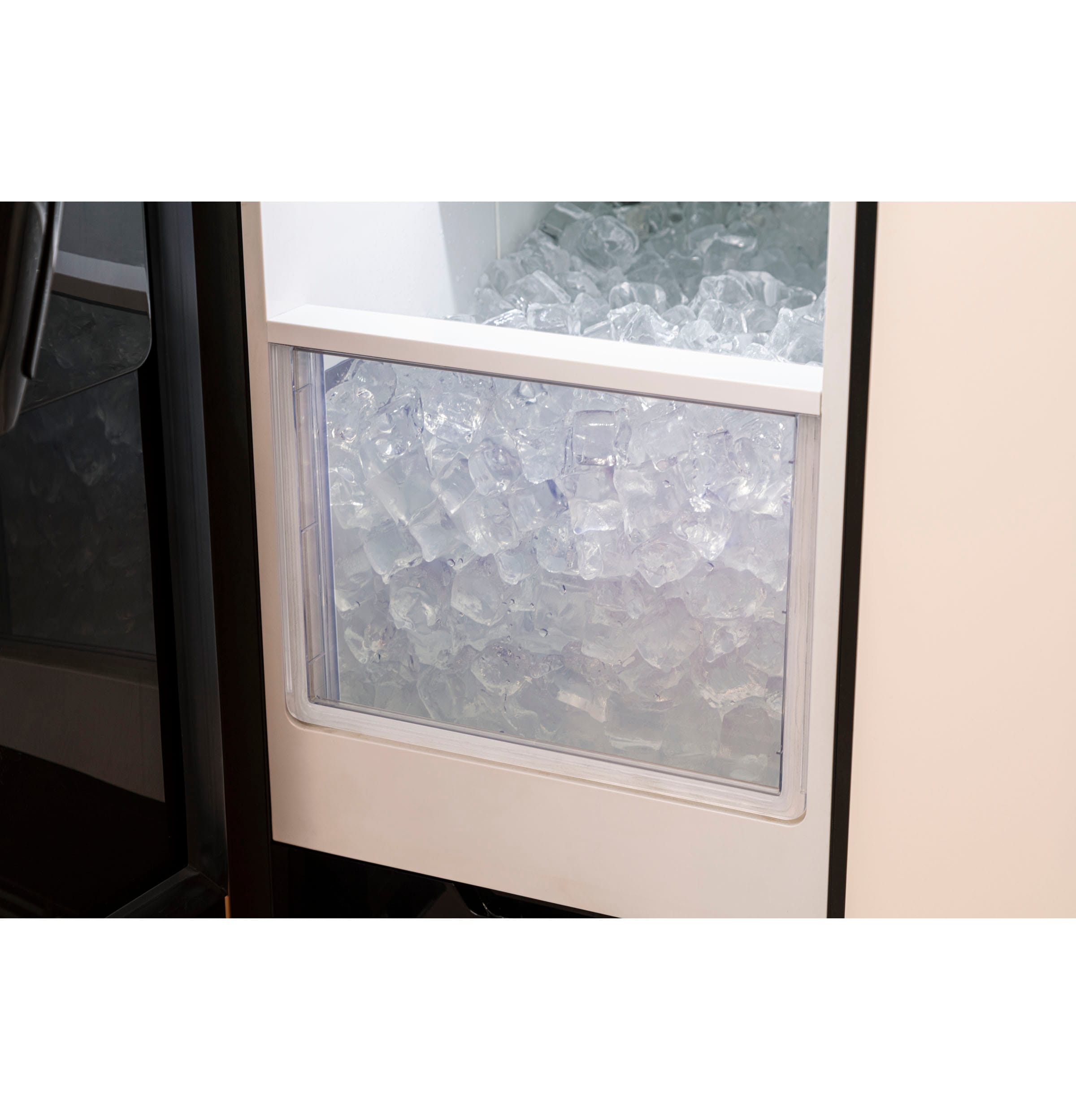 Hacedor de hielo tipo bala para 48 libras al día, independiente o empotrable (Listo para panel) UCC15NPRII